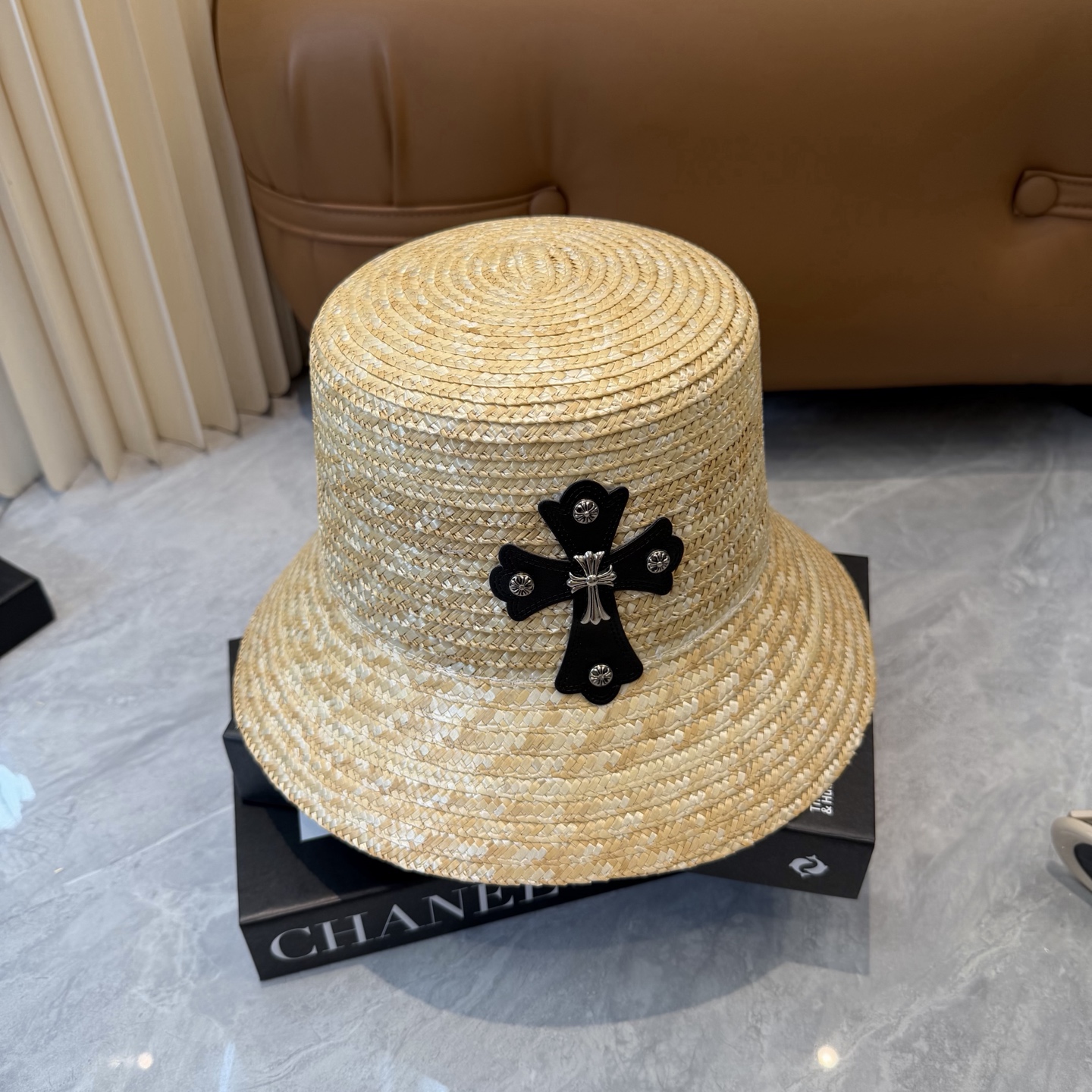 克罗心 夏季沙滩草帽🔳夏天必备款🟡沙滩露营拍照氛围感足足的~很有设计感一款草帽📸超级出片~出货不易 趁着