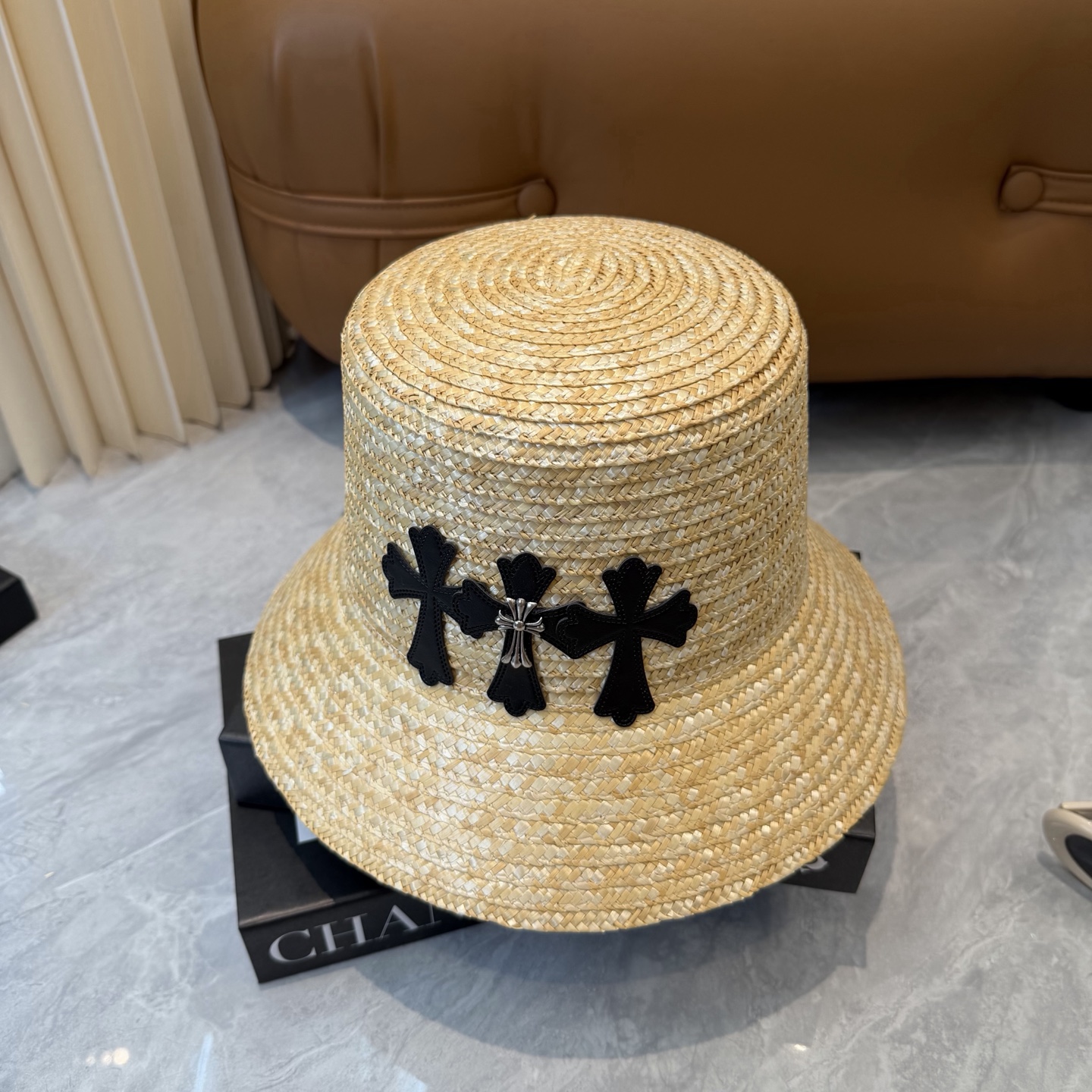 克罗心 夏季沙滩草帽🔳夏天必备款🟡沙滩露营拍照氛围感足足的~很有设计感一款草帽📸超级出片~出货不易 趁着