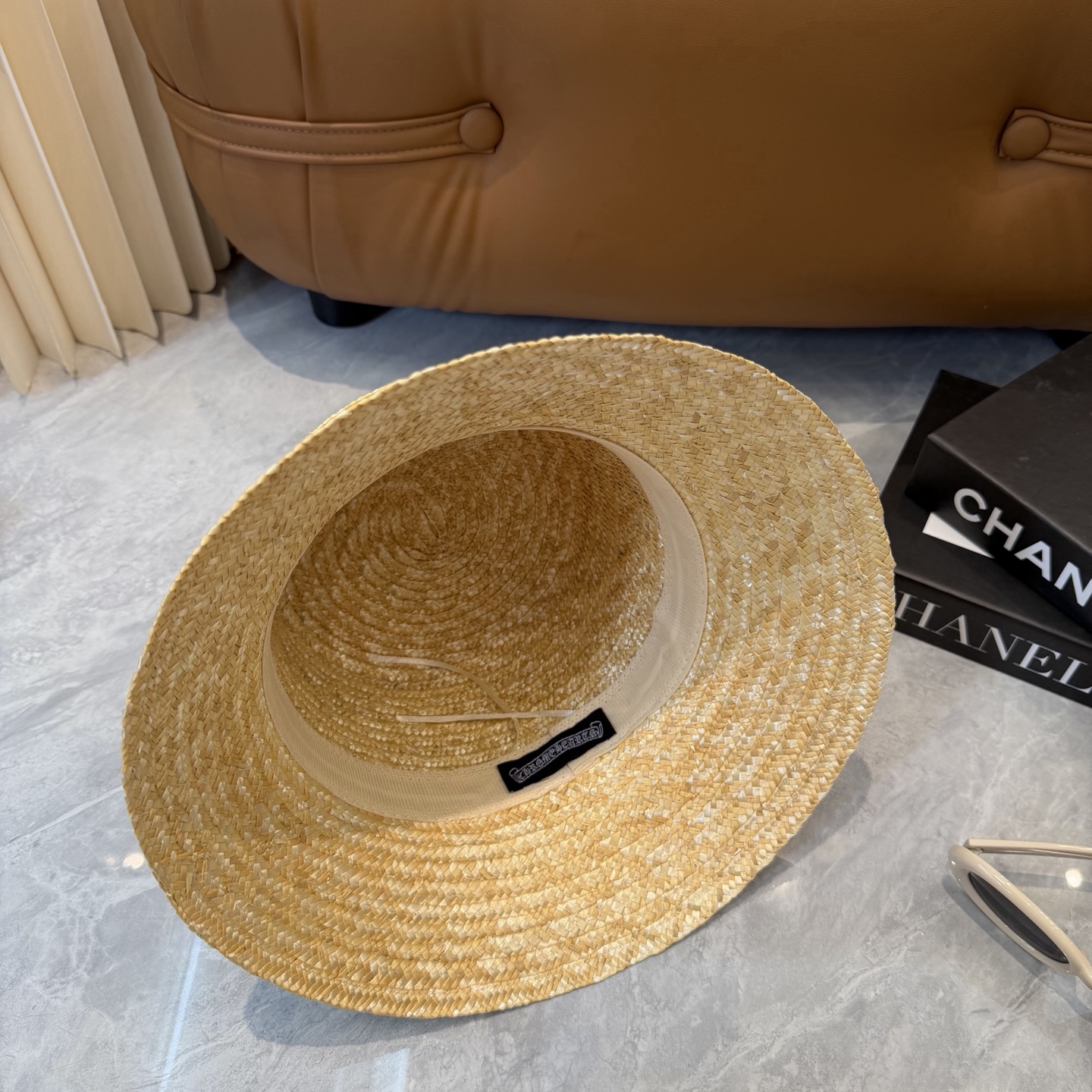 克罗心 夏季沙滩草帽🔳夏天必备款🟡沙滩露营拍照氛围感足足的~很有设计感一款草帽📸超级出片~出货不易 趁着