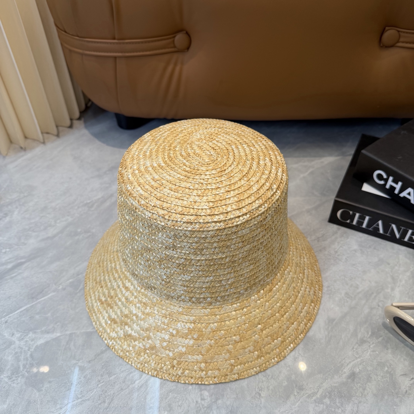 克罗心 夏季沙滩草帽🔳夏天必备款🟡沙滩露营拍照氛围感足足的~很有设计感一款草帽📸超级出片~出货不易 趁着