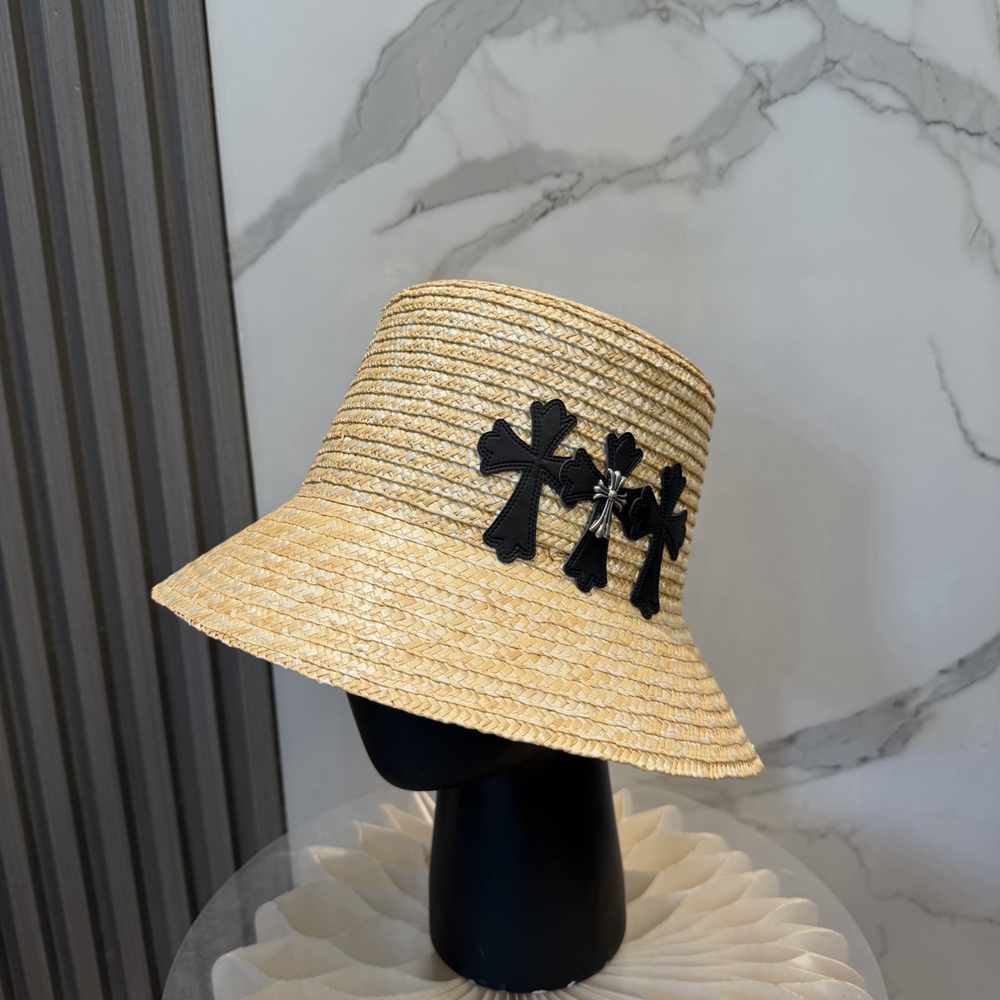 克罗心 夏季沙滩草帽🔳夏天必备款🟡沙滩露营拍照氛围感足足的~很有设计感一款草帽📸超级出片~出货不易 趁着