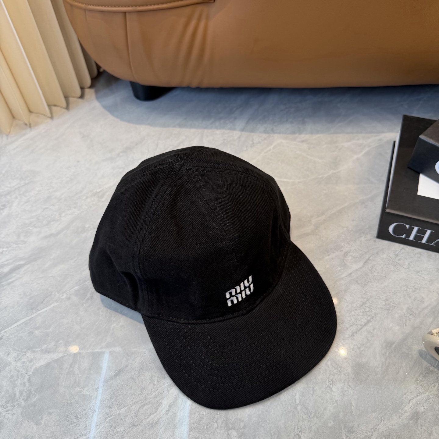 。MiuMiu缪缪帽子合集｜高版本多巴胺“彩色抽绳”经典的字母标低调又有辨识度，最绝的是彩色抽绳设计！红