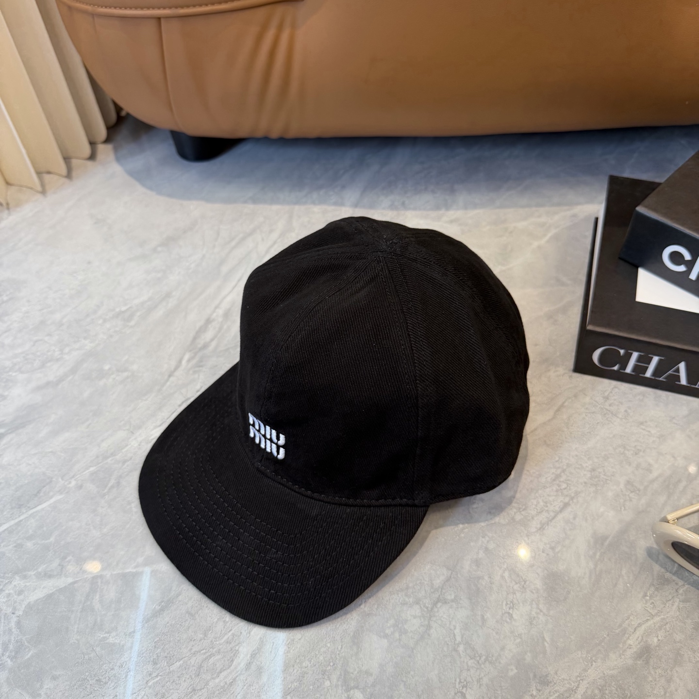 。MiuMiu缪缪帽子合集｜高版本多巴胺“彩色抽绳”经典的字母标低调又有辨识度，最绝的是彩色抽绳设计！红