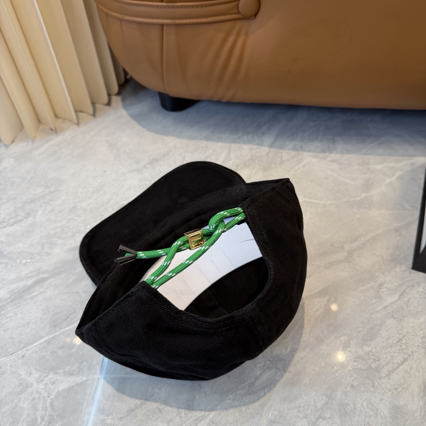 。MiuMiu缪缪帽子合集｜高版本多巴胺“彩色抽绳”经典的字母标低调又有辨识度，最绝的是彩色抽绳设计！红