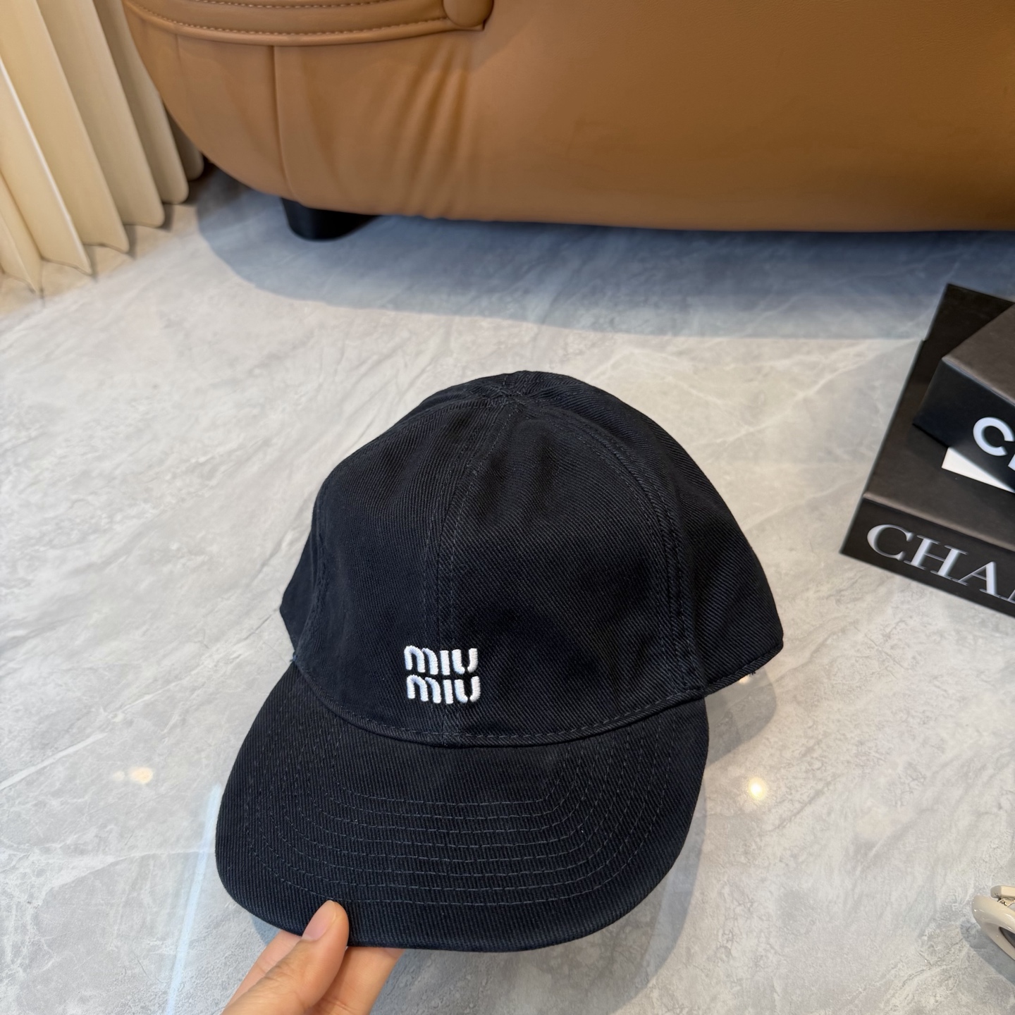 。MiuMiu缪缪帽子合集｜高版本多巴胺“彩色抽绳”经典的字母标低调又有辨识度，最绝的是彩色抽绳设计！红