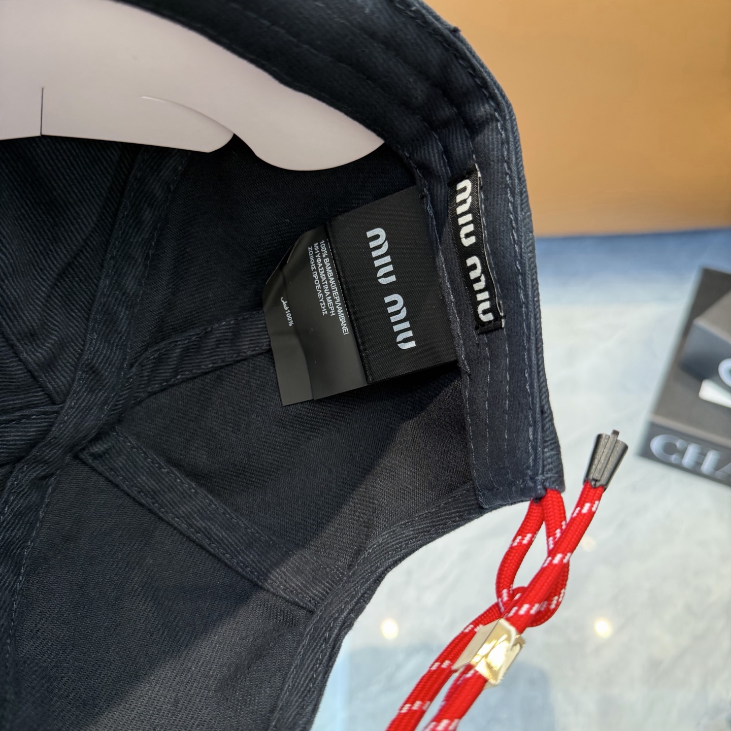 。MiuMiu缪缪帽子合集｜高版本多巴胺“彩色抽绳”经典的字母标低调又有辨识度，最绝的是彩色抽绳设计！红