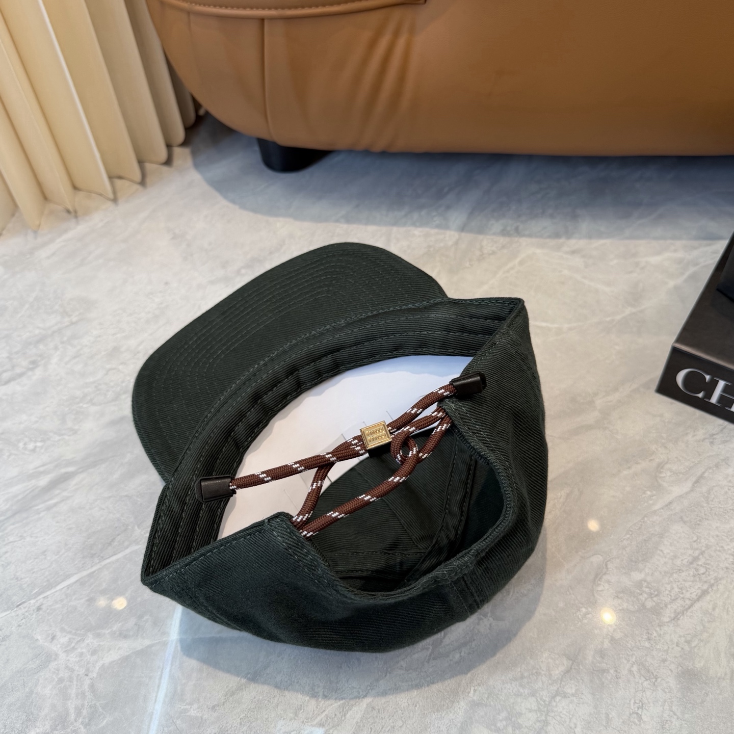 。MiuMiu缪缪帽子合集｜高版本多巴胺“彩色抽绳”经典的字母标低调又有辨识度，最绝的是彩色抽绳设计！红