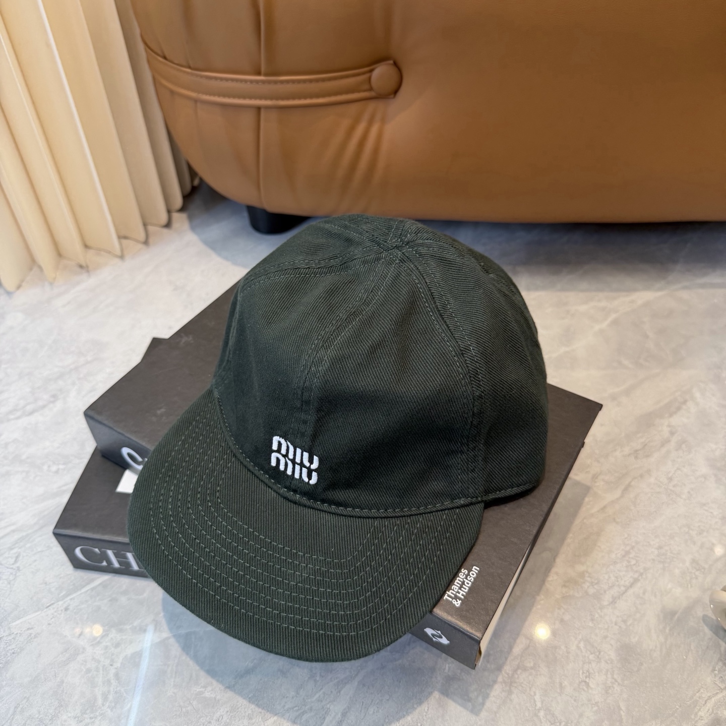 。MiuMiu缪缪帽子合集｜高版本多巴胺“彩色抽绳”经典的字母标低调又有辨识度，最绝的是彩色抽绳设计！红