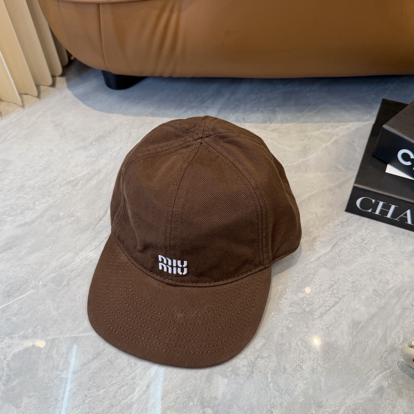 。MiuMiu缪缪帽子合集｜高版本多巴胺“彩色抽绳”经典的字母标低调又有辨识度，最绝的是彩色抽绳设计！红