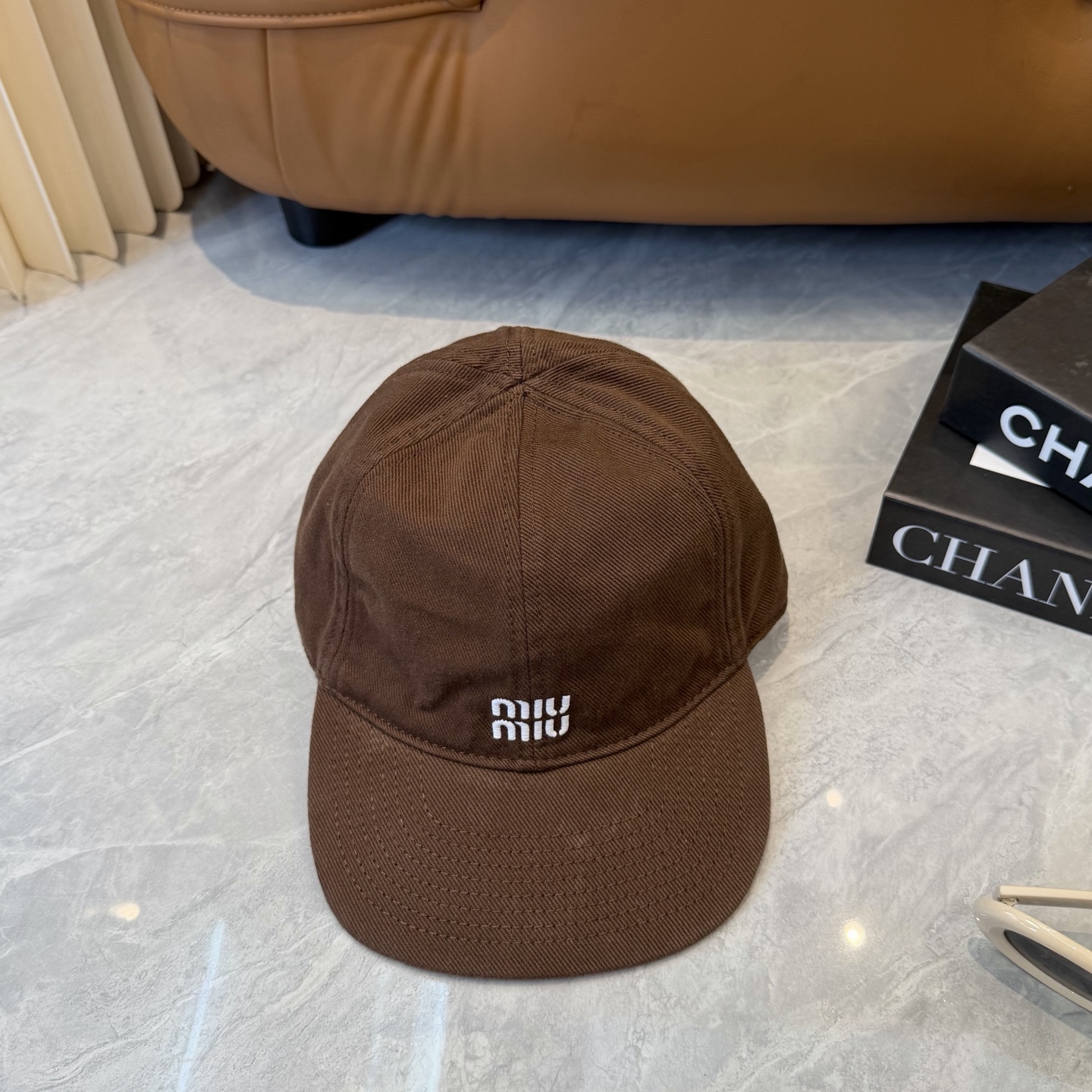 。MiuMiu缪缪帽子合集｜高版本多巴胺“彩色抽绳”经典的字母标低调又有辨识度，最绝的是彩色抽绳设计！红