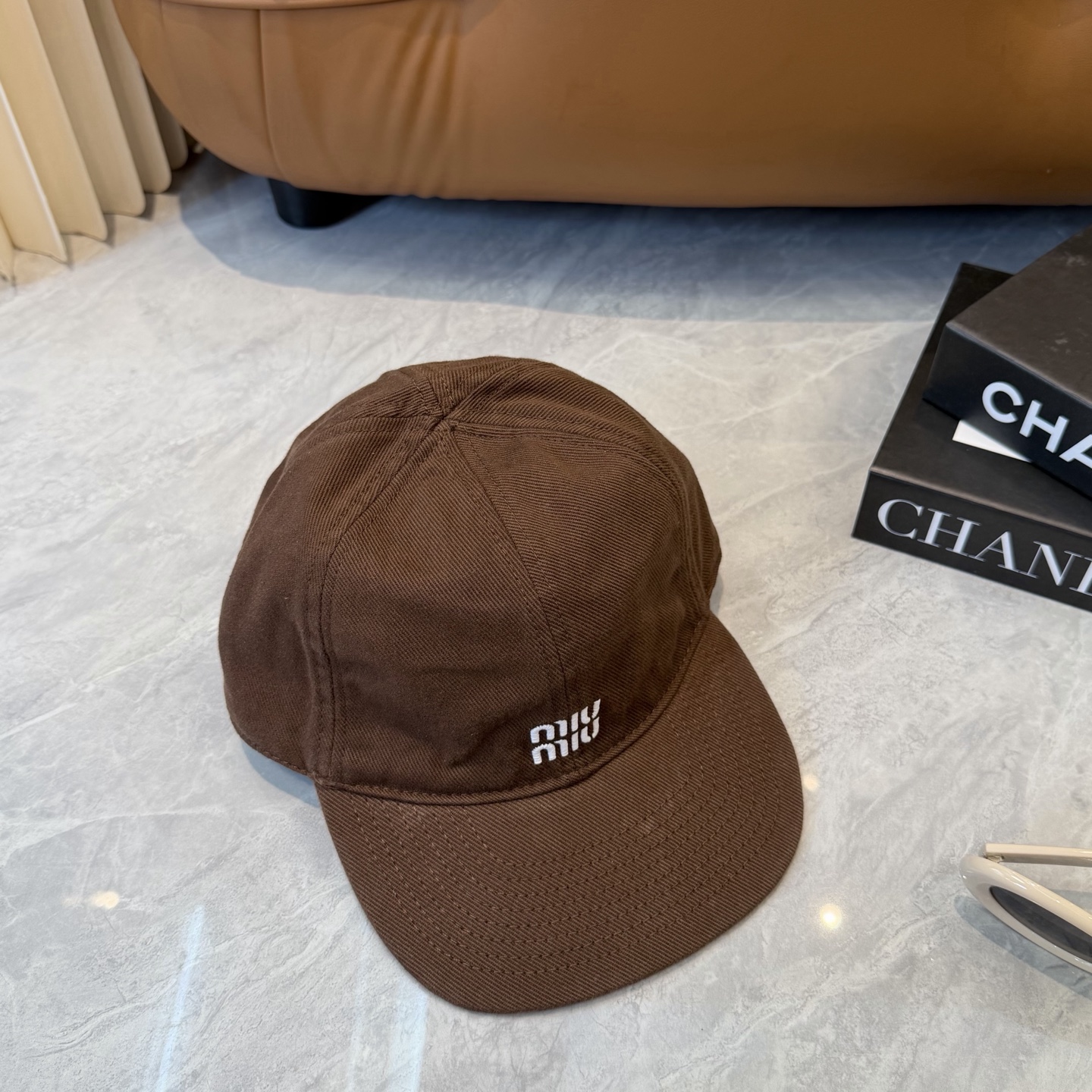 。MiuMiu缪缪帽子合集｜高版本多巴胺“彩色抽绳”经典的字母标低调又有辨识度，最绝的是彩色抽绳设计！红