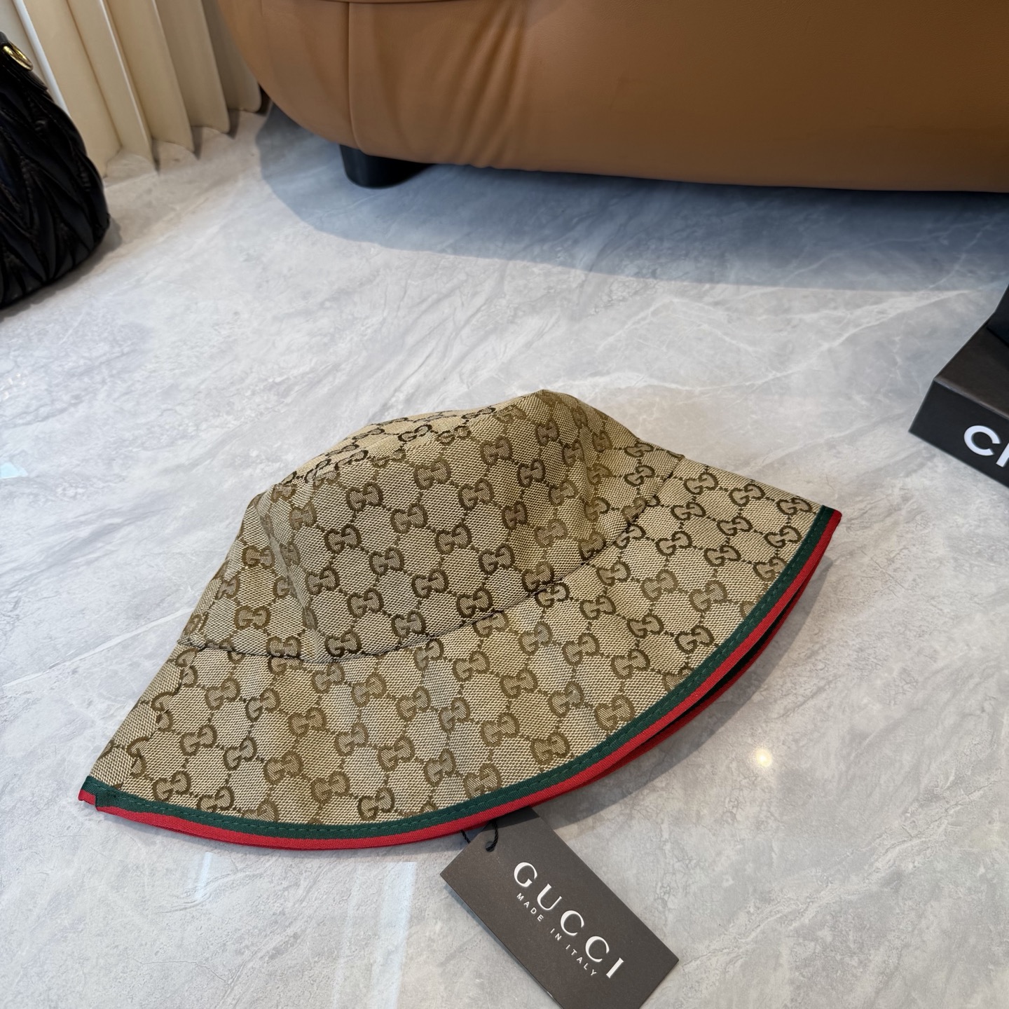 原单品质GUCCI古奇渔夫帽👒官网新品Gucci渔夫帽火爆来袭 工艺非常精美 高档大气上档次！低调奢华，