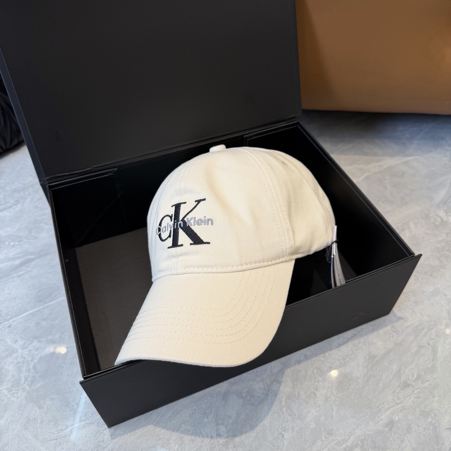 原单正品ck棒球帽！绝对原单！品质细节都超好！不可多得的好货！关于品牌就不多介绍了 这个潮牌不用多说，其