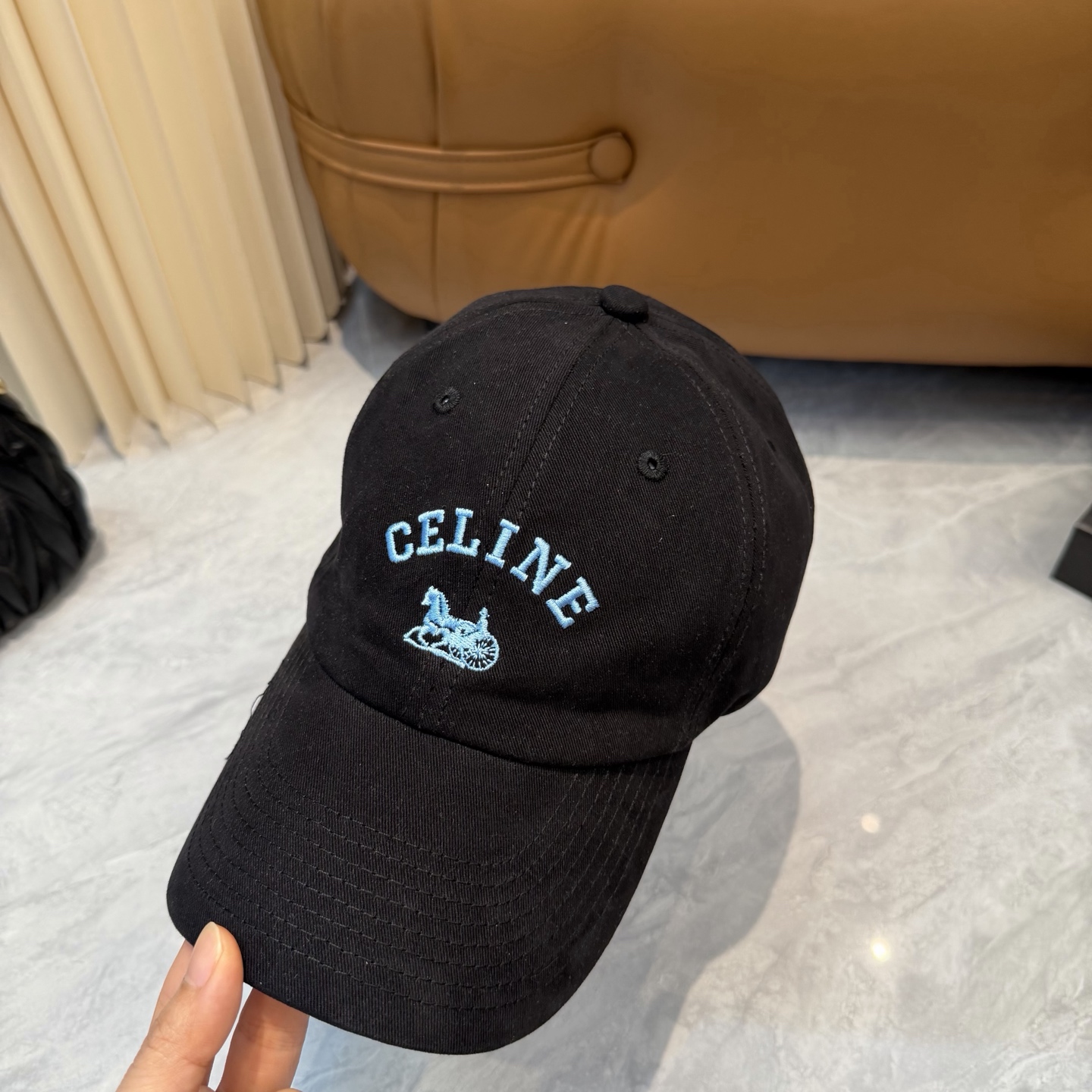 爆款CELINE（赛琳）官网代购版本。 原版1:1 定制！ 简约字母明星同款最新棒球帽，时尚潮流，高端做