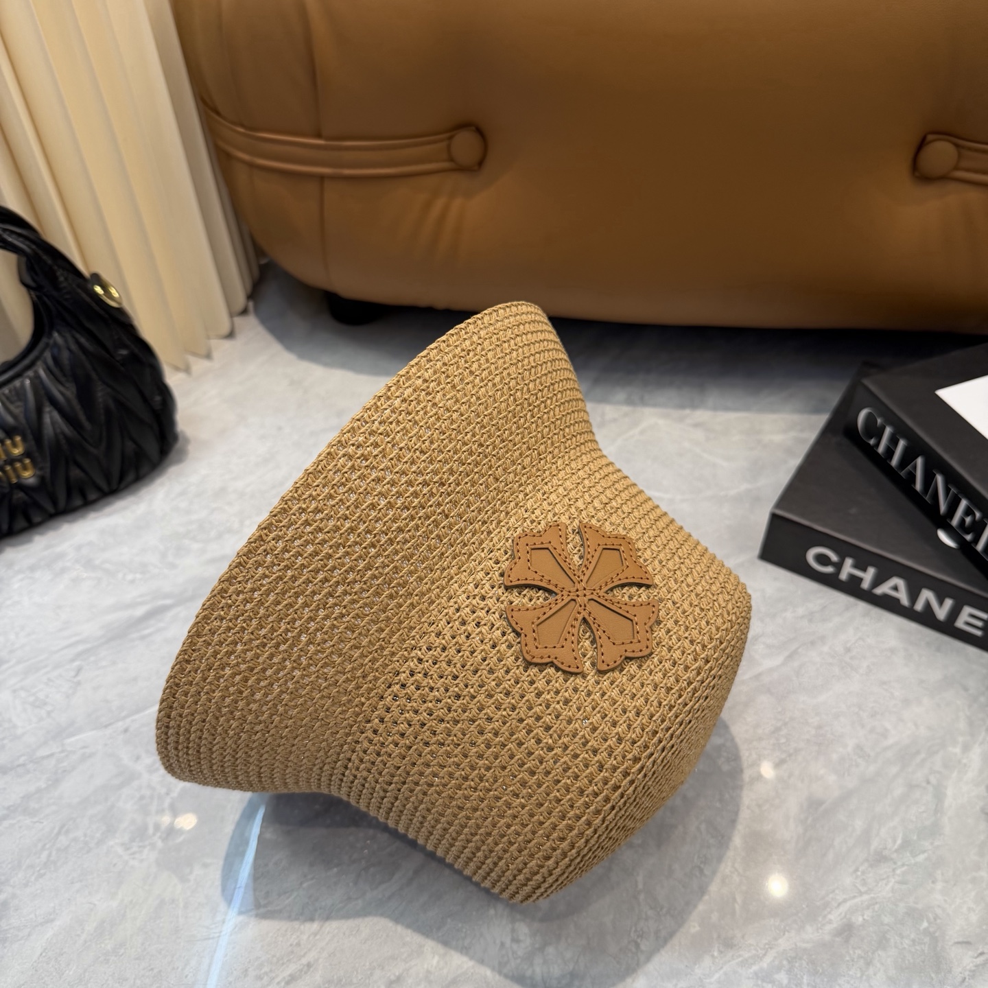 克罗心 夏季沙滩草帽🔳夏天必备款🟡沙滩露营拍照氛围感足足的~很有设计感一款草帽📸超级出片~出货不易 趁着