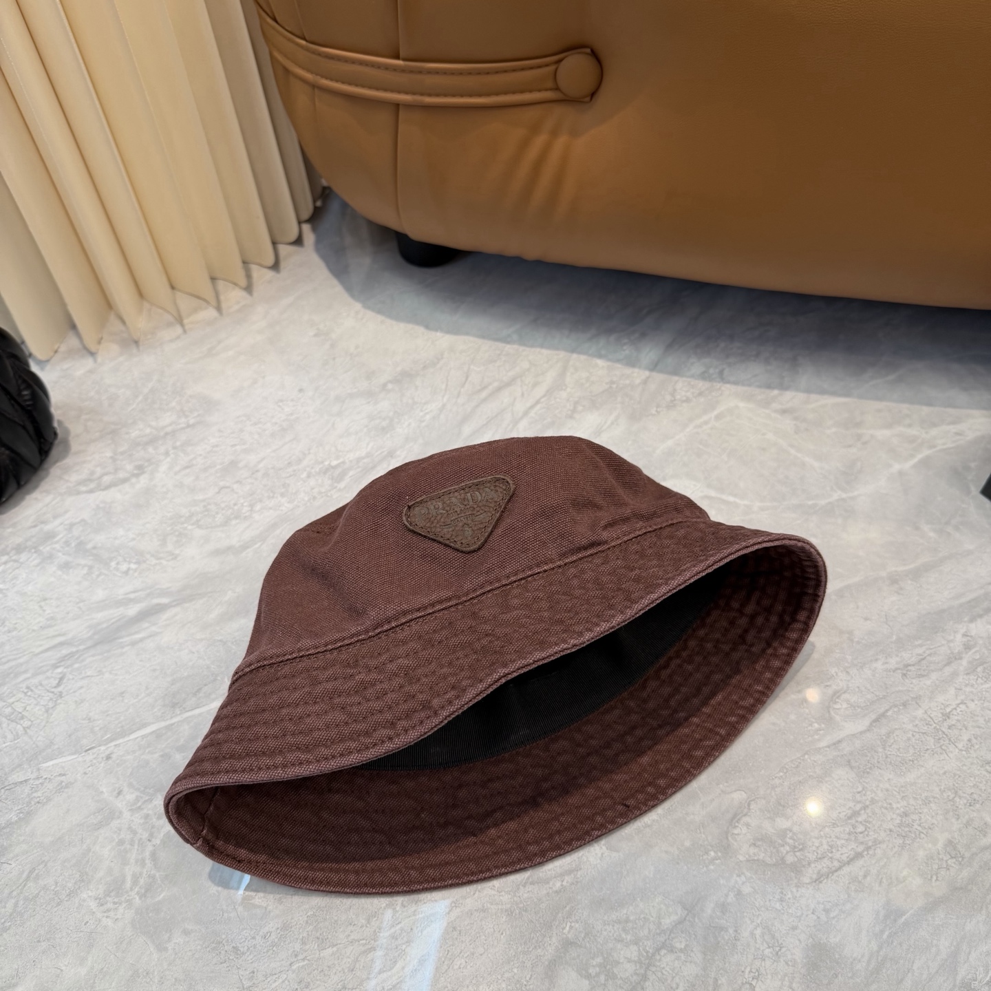 Prada 男女款又好搭配，出街单品