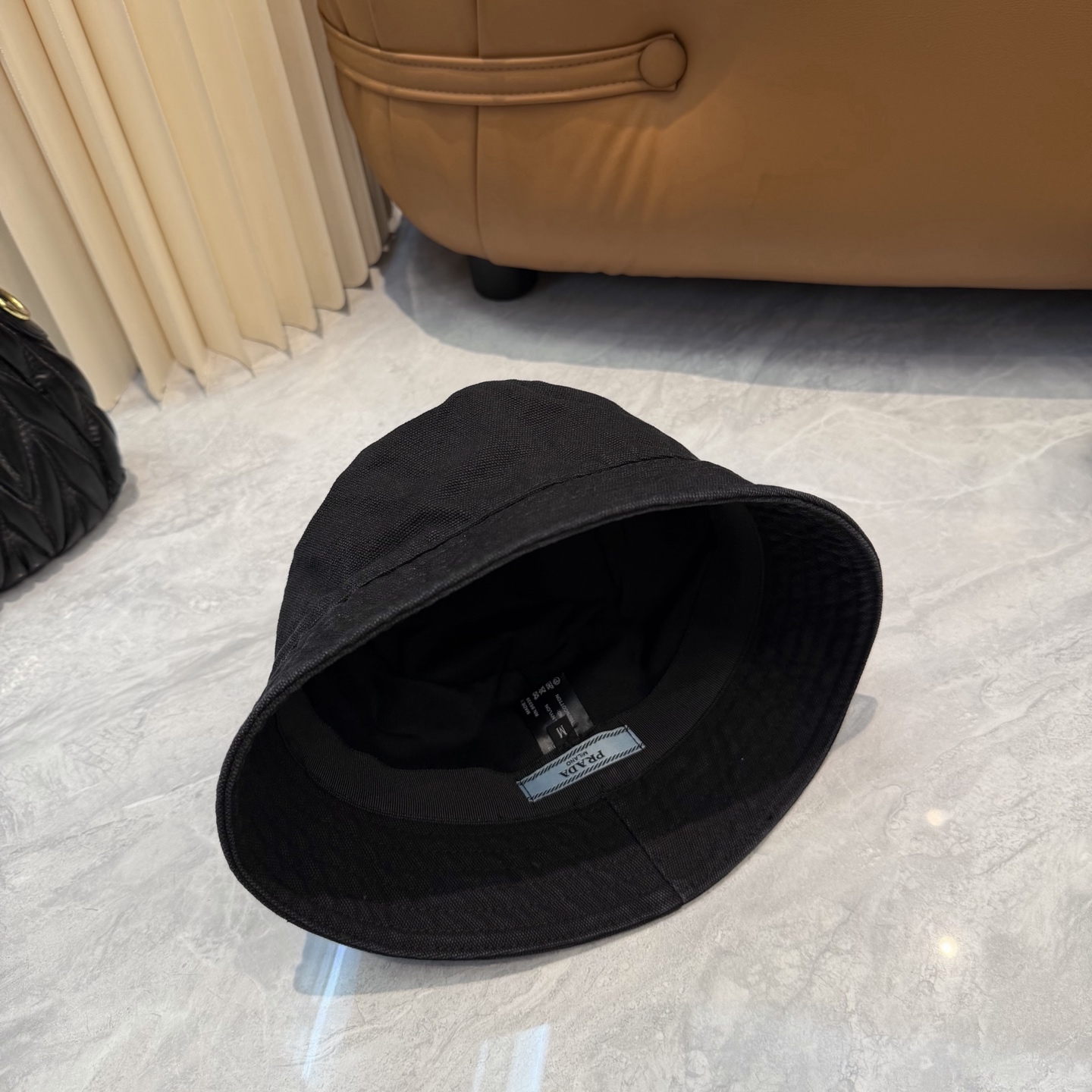 Prada 男女款又好搭配，出街单品