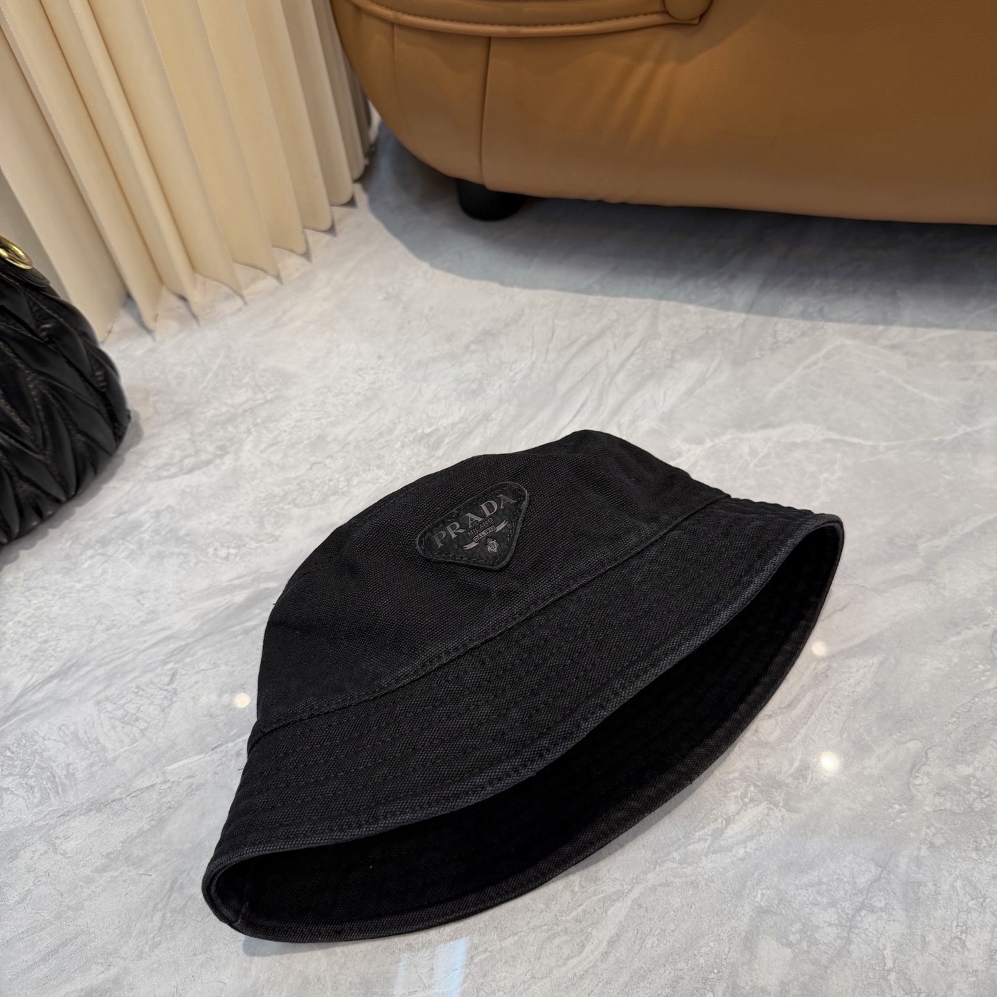 Prada 男女款又好搭配，出街单品