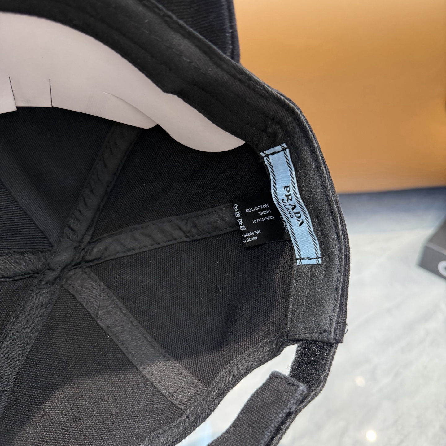 Prada 男女款又好搭配，出街单品