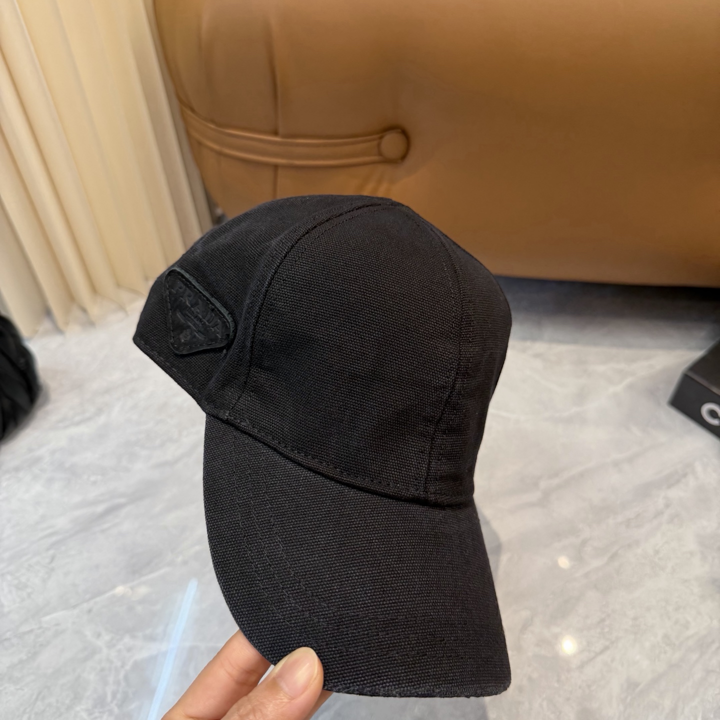 Prada 男女款又好搭配，出街单品