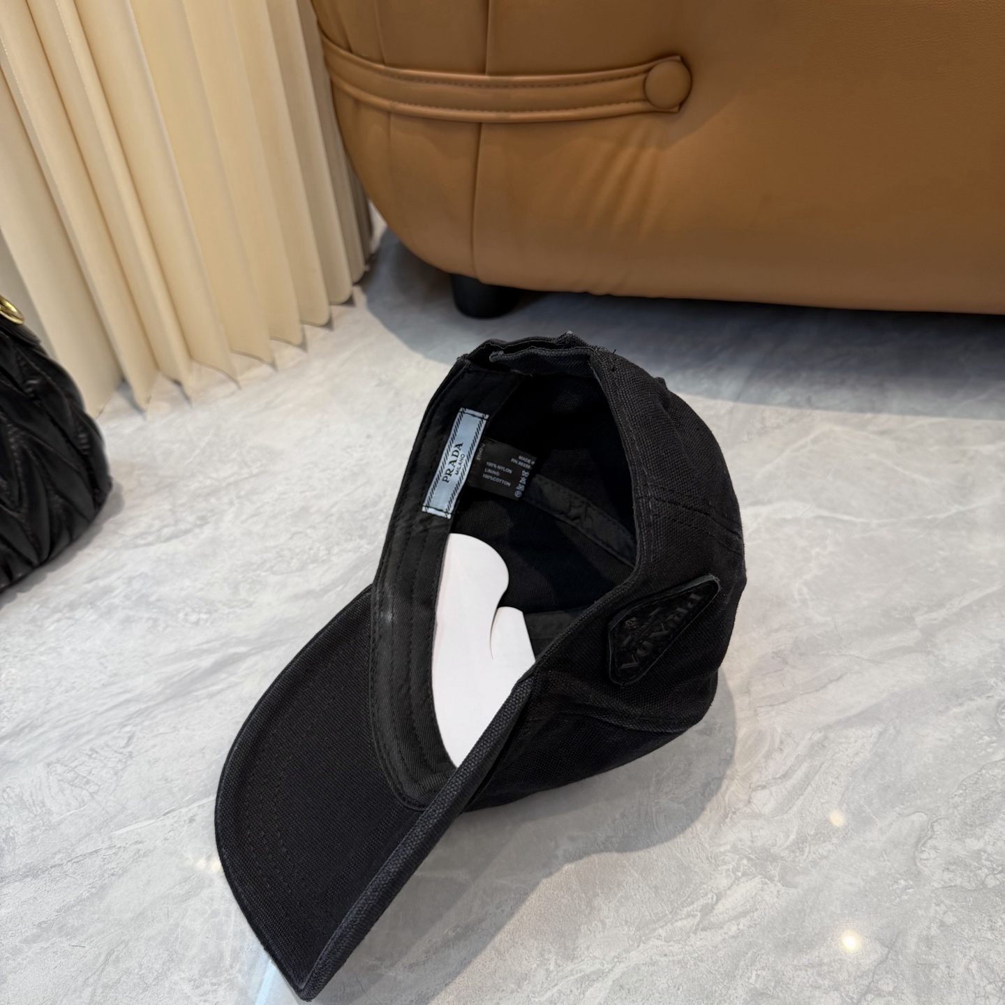 Prada 男女款又好搭配，出街单品