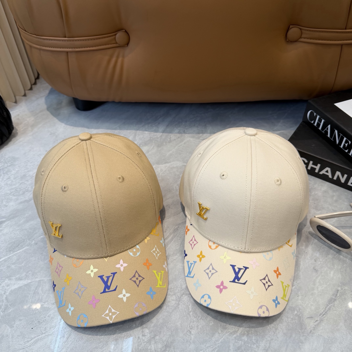 Louis Vuitton 高版 ，刺绣字母棒球帽，非常 的 ，流行的 美，四季可用，出门 ，非常显脸小