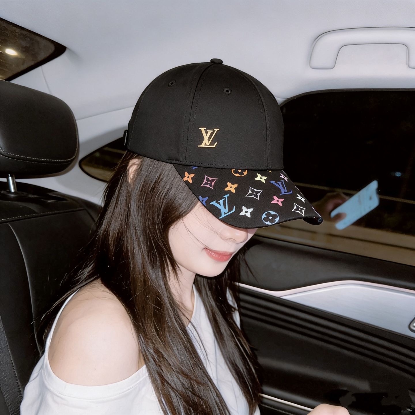 Louis Vuitton 高版 ，刺绣字母棒球帽，非常 的 ，流行的 美，四季可用，出门 ，非常显脸小