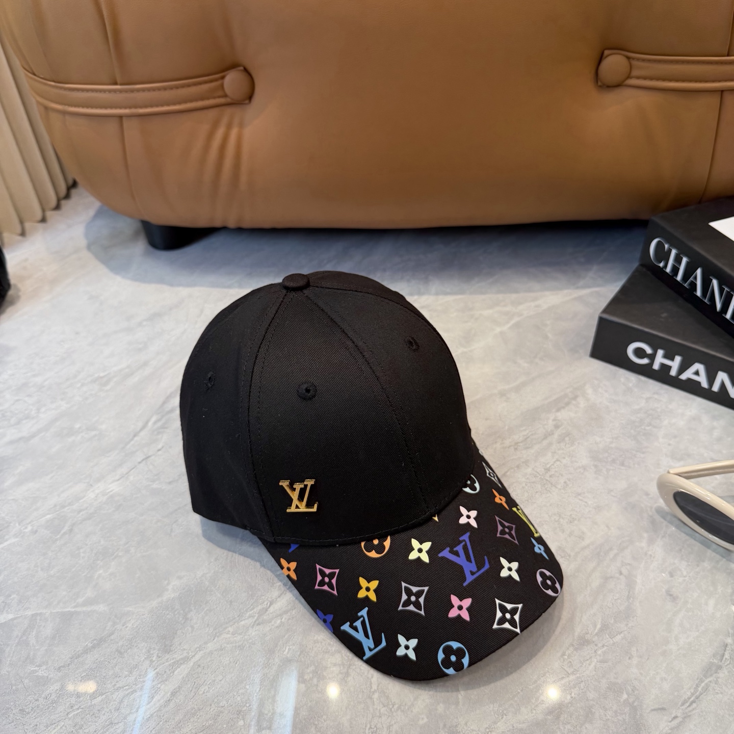 Louis Vuitton 高版 ，刺绣字母棒球帽，非常 的 ，流行的 美，四季可用，出门 ，非常显脸小