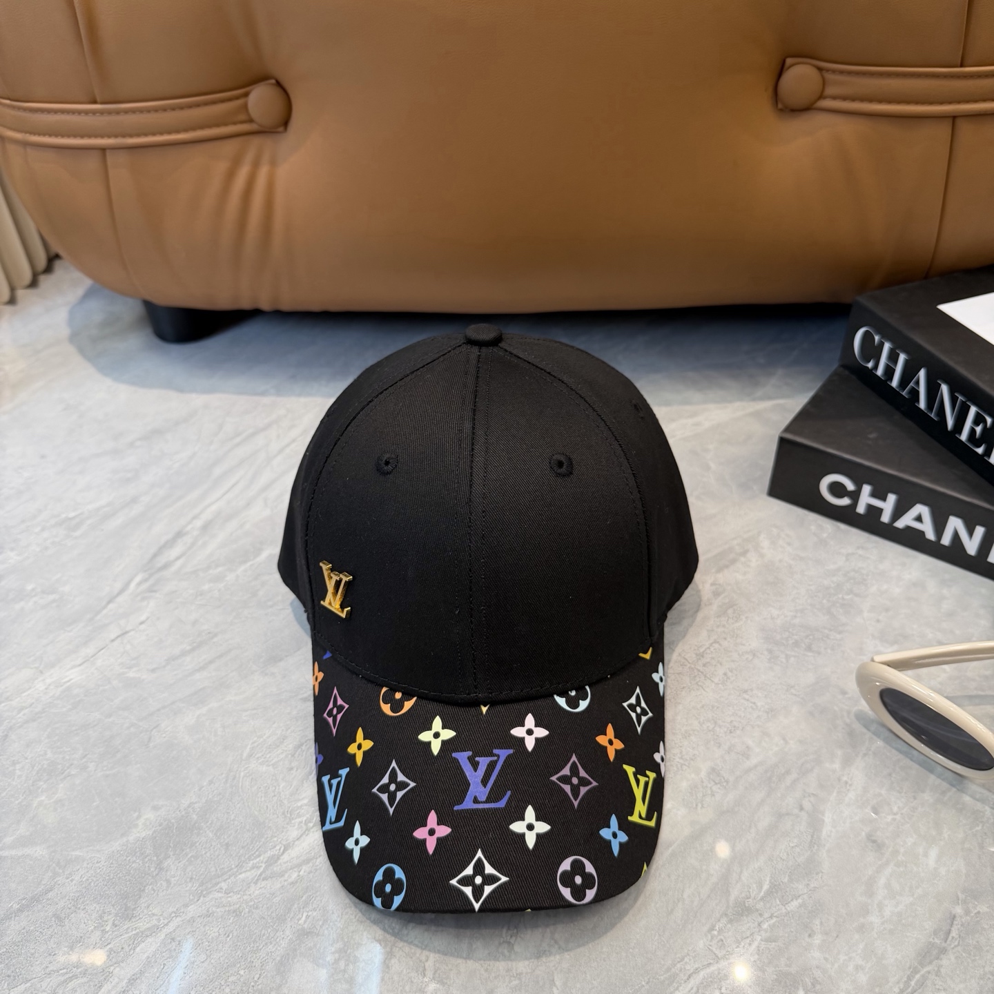 Louis Vuitton 高版 ，刺绣字母棒球帽，非常 的 ，流行的 美，四季可用，出门 ，非常显脸小