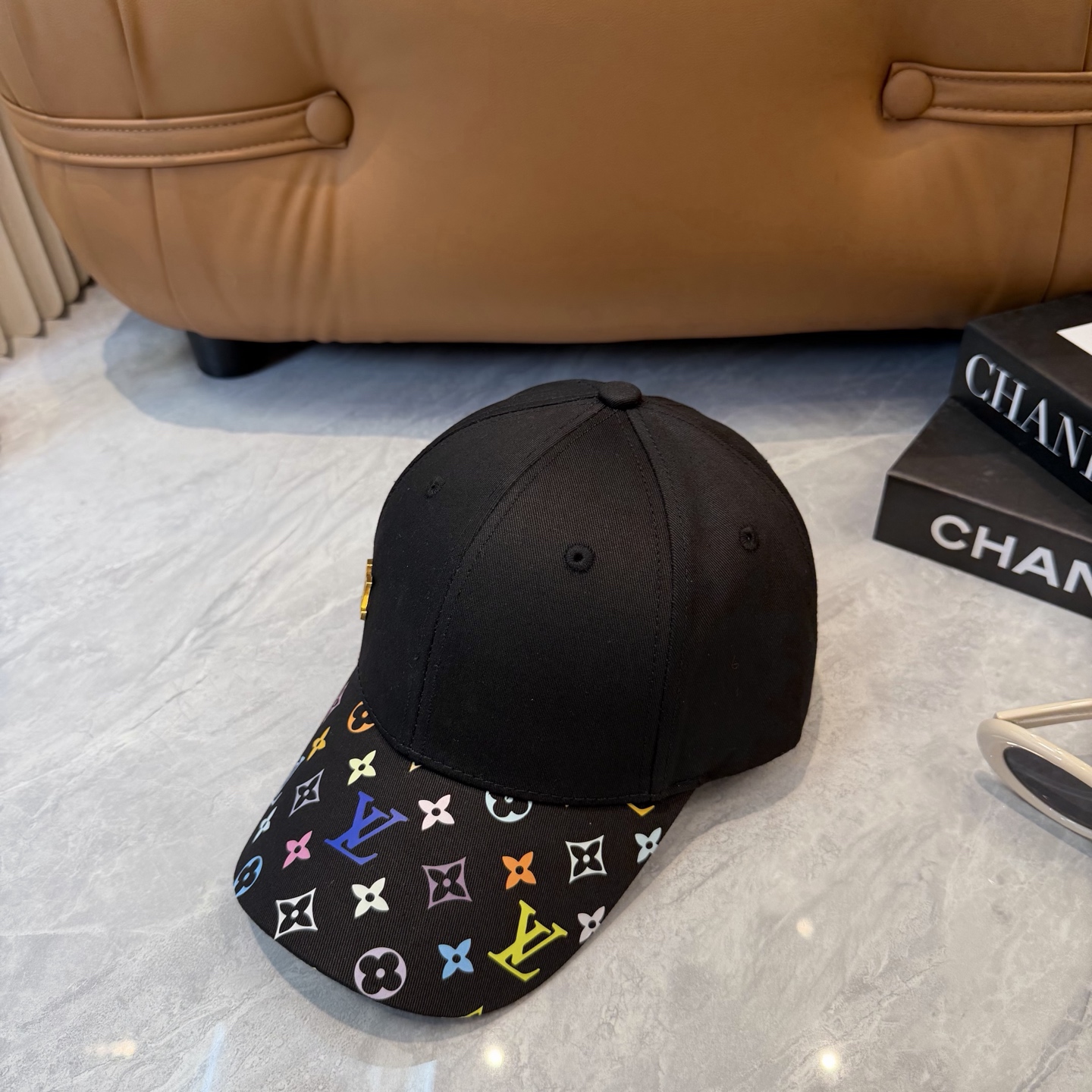Louis Vuitton 高版 ，刺绣字母棒球帽，非常 的 ，流行的 美，四季可用，出门 ，非常显脸小