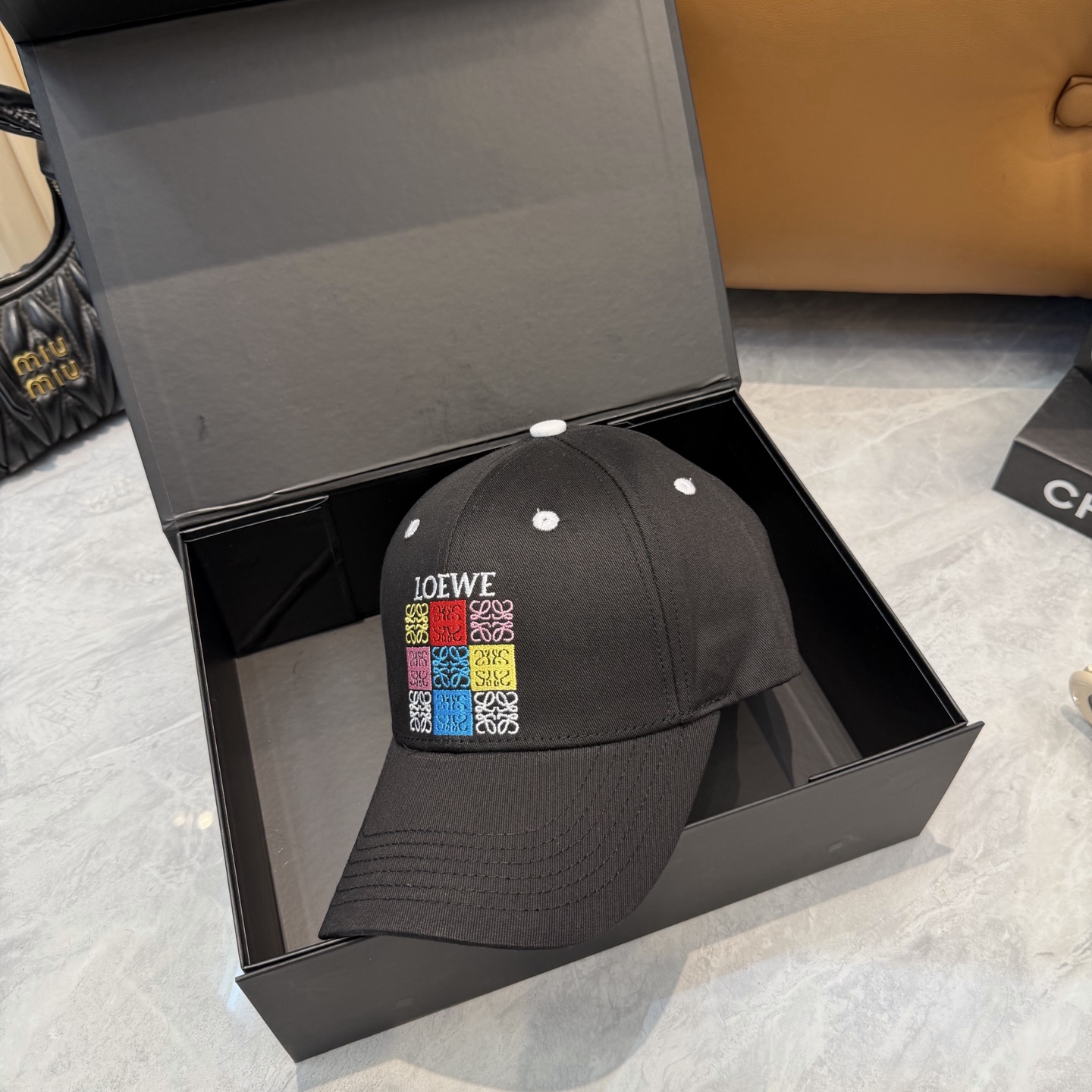 Loewe 配防尘袋【罗意威】新款刺绣棒球帽， 同步 ， 款超好搭配，赶紧入手