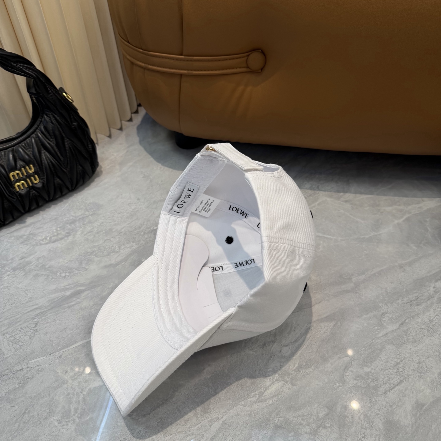 Loewe 配防尘袋【罗意威】新款刺绣棒球帽， 同步 ， 款超好搭配，赶紧入手