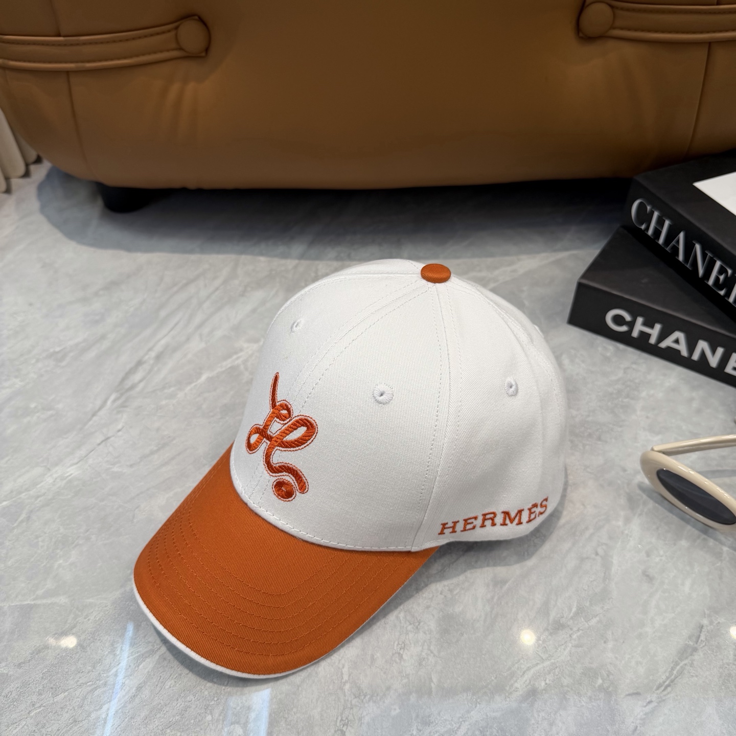 Hermès HERMÈS (爱马仕)最新款 棒球帽 拼色H 开模订制 透气帆布面料+ 精钢调节扣
