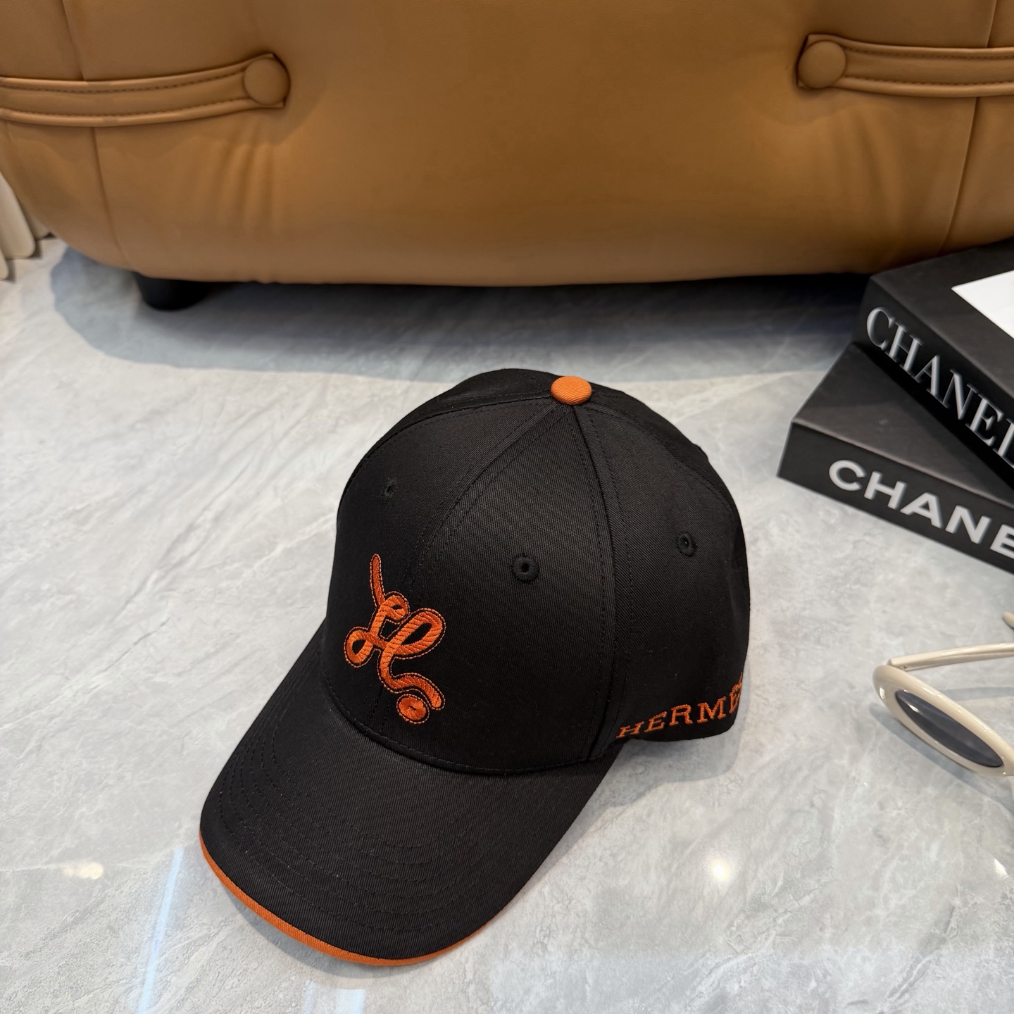 Hermès HERMÈS (爱马仕)最新款 棒球帽 拼色H 开模订制 透气帆布面料+ 精钢调节扣