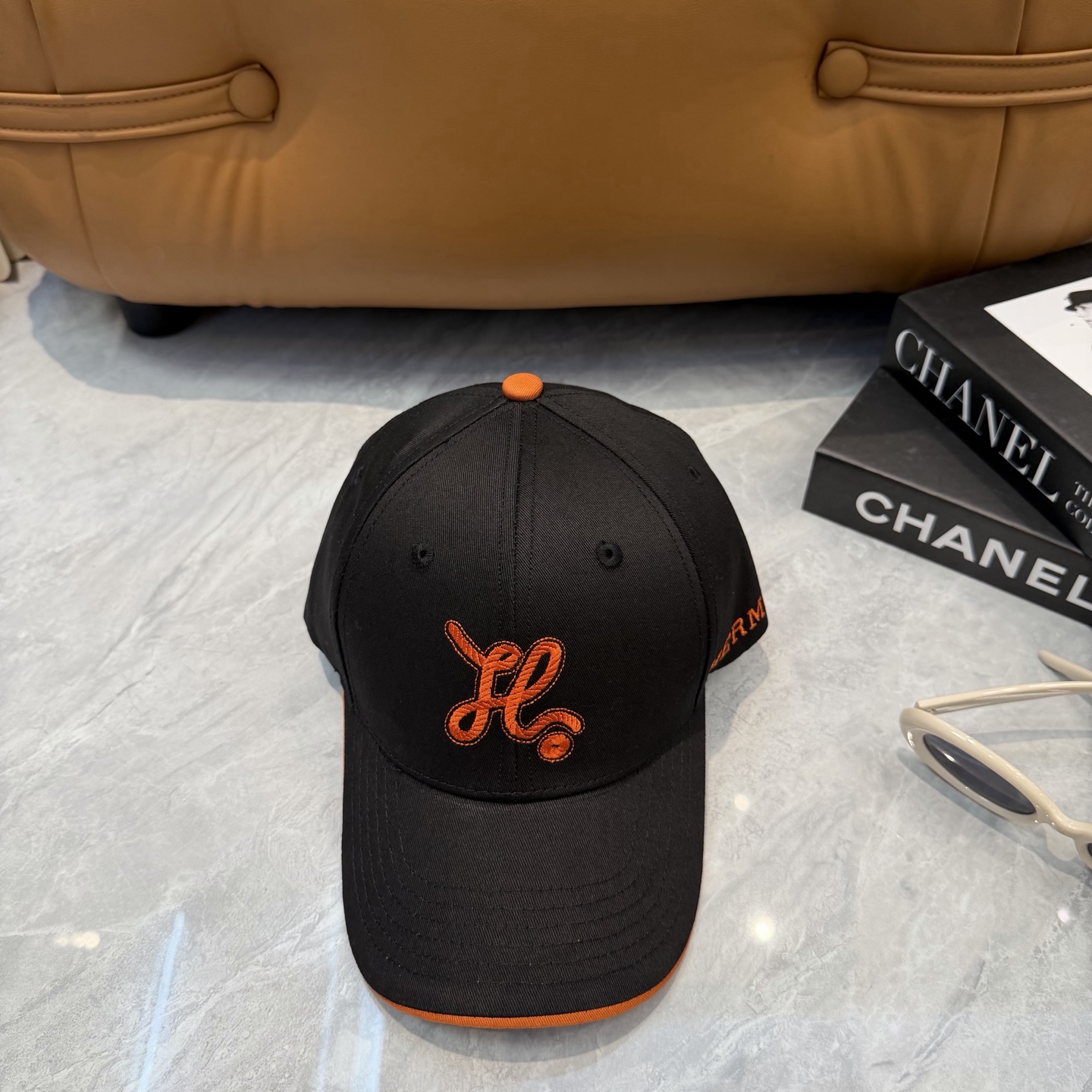 Hermès HERMÈS (爱马仕)最新款 棒球帽 拼色H 开模订制 透气帆布面料+ 精钢调节扣