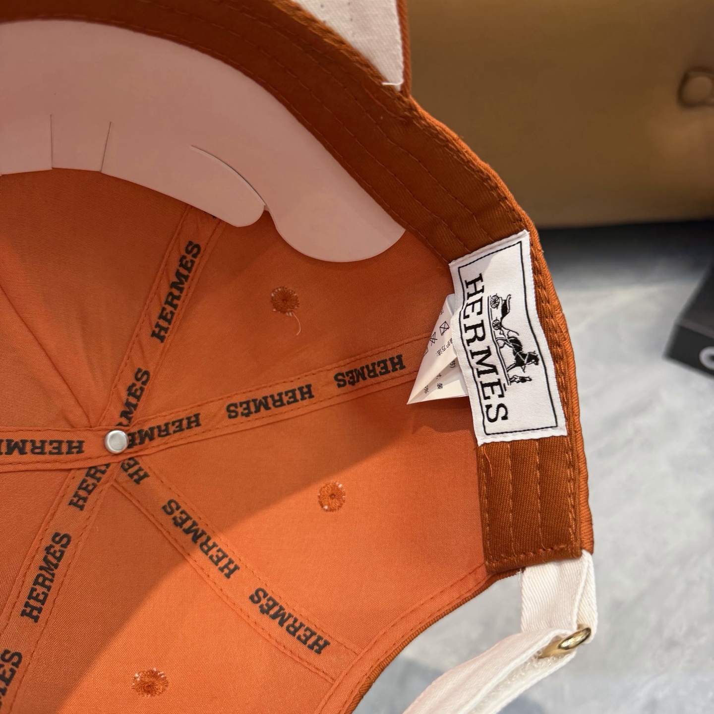 Hermès HERMÈS (爱马仕)最新款 棒球帽 拼色H 开模订制 透气帆布面料+ 精钢调节扣