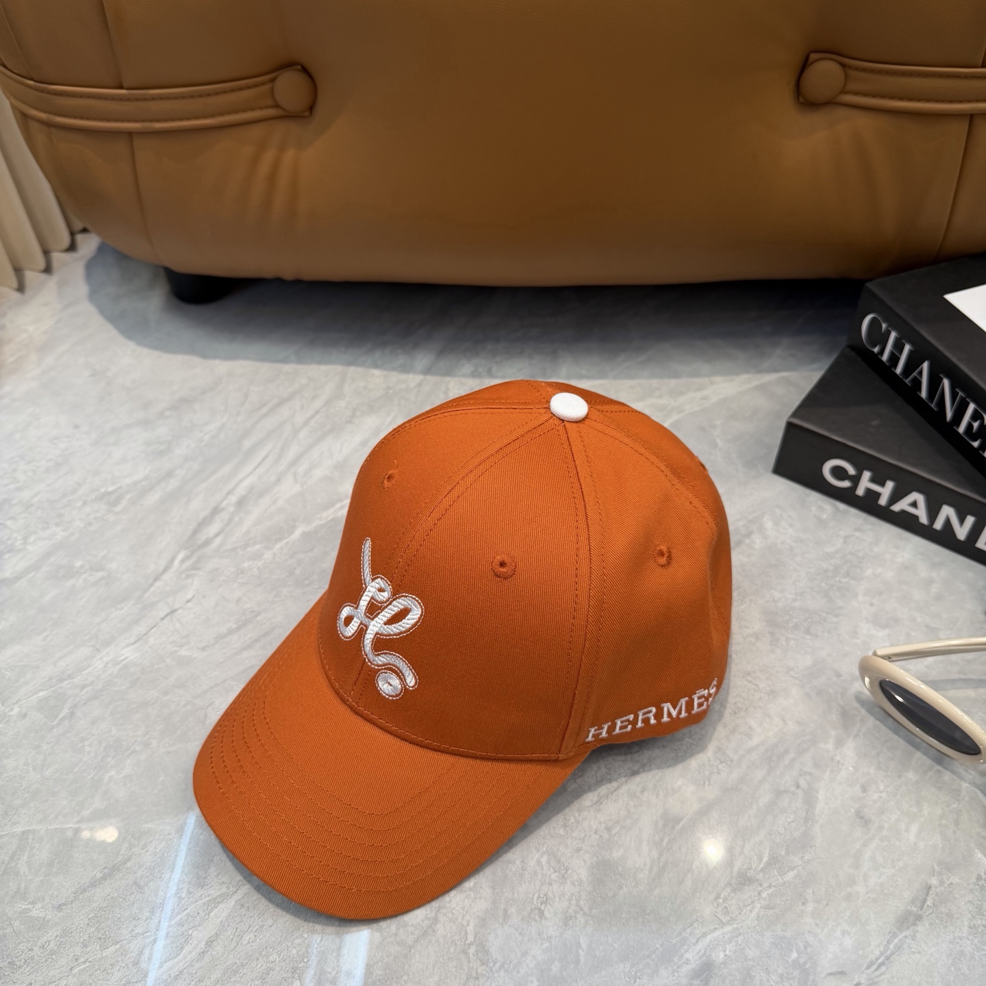 Hermès HERMÈS (爱马仕)最新款 棒球帽 拼色H 开模订制 透气帆布面料+ 精钢调节扣