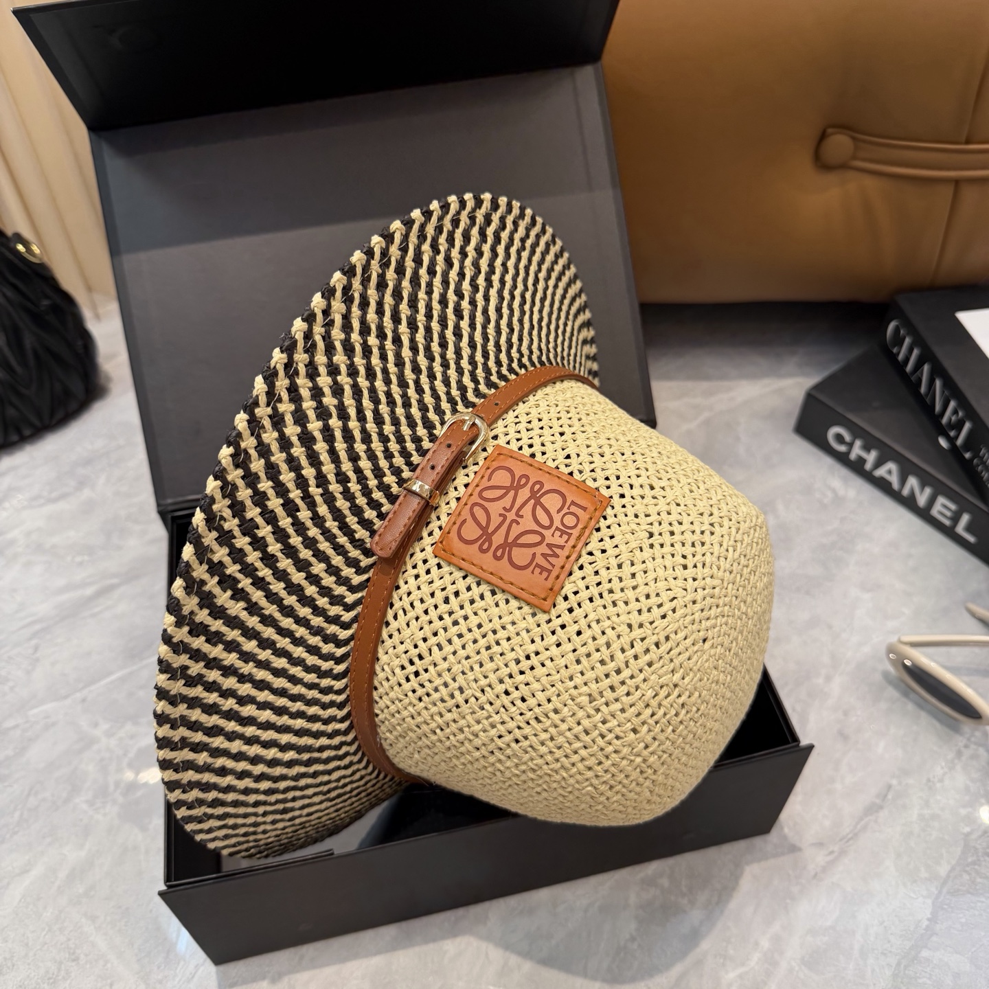 Loewe Loewe/罗意威 春夏日宽檐休闲草帽 度假logo 一顶 有品位的草帽了~出街首选 帽型超美腻夏天沙滩度假者或日常防晒