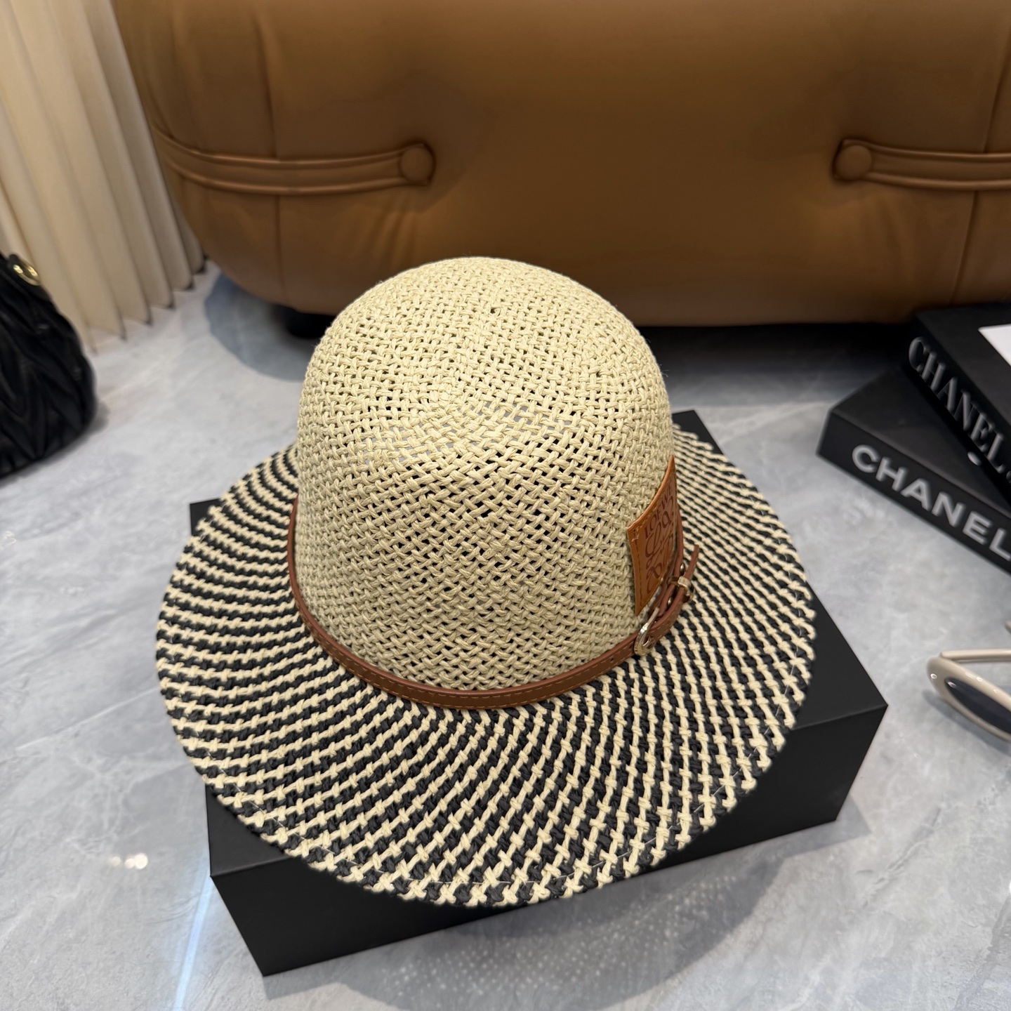 Loewe Loewe/罗意威 春夏日宽檐休闲草帽 度假logo 一顶 有品位的草帽了~出街首选 帽型超美腻夏天沙滩度假者或日常防晒