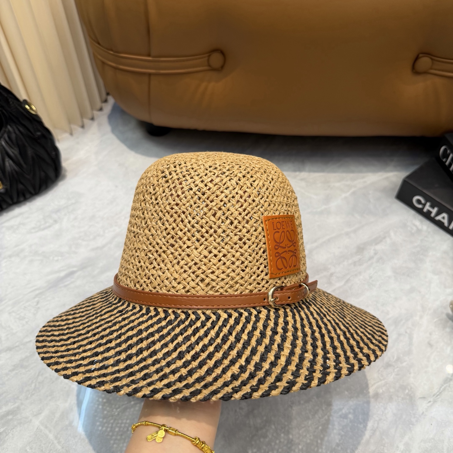 Loewe Loewe/罗意威 春夏日宽檐休闲草帽 度假logo 一顶 有品位的草帽了~出街首选 帽型超美腻夏天沙滩度假者或日常防晒