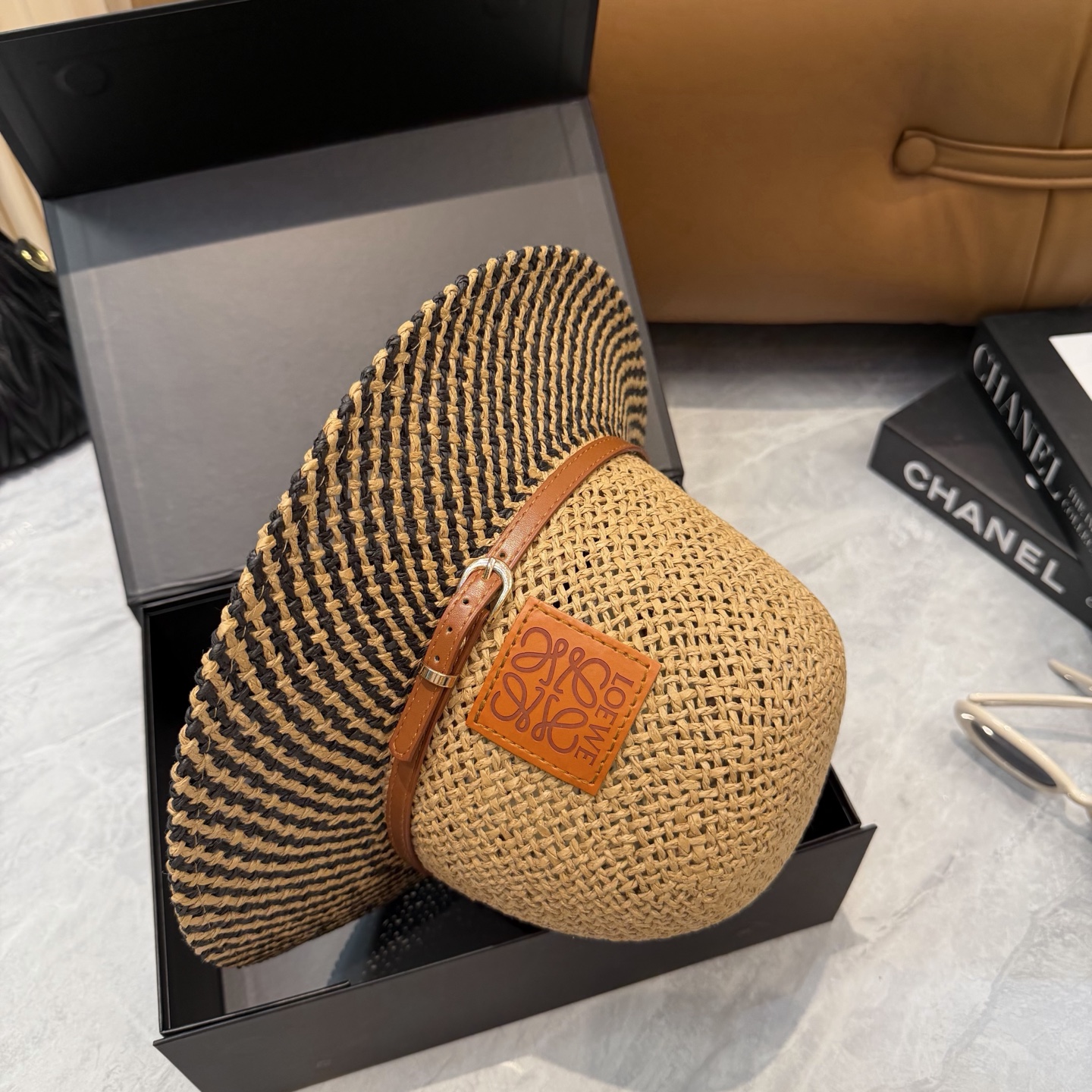 Loewe Loewe/罗意威 春夏日宽檐休闲草帽 度假logo 一顶 有品位的草帽了~出街首选 帽型超美腻夏天沙滩度假者或日常防晒