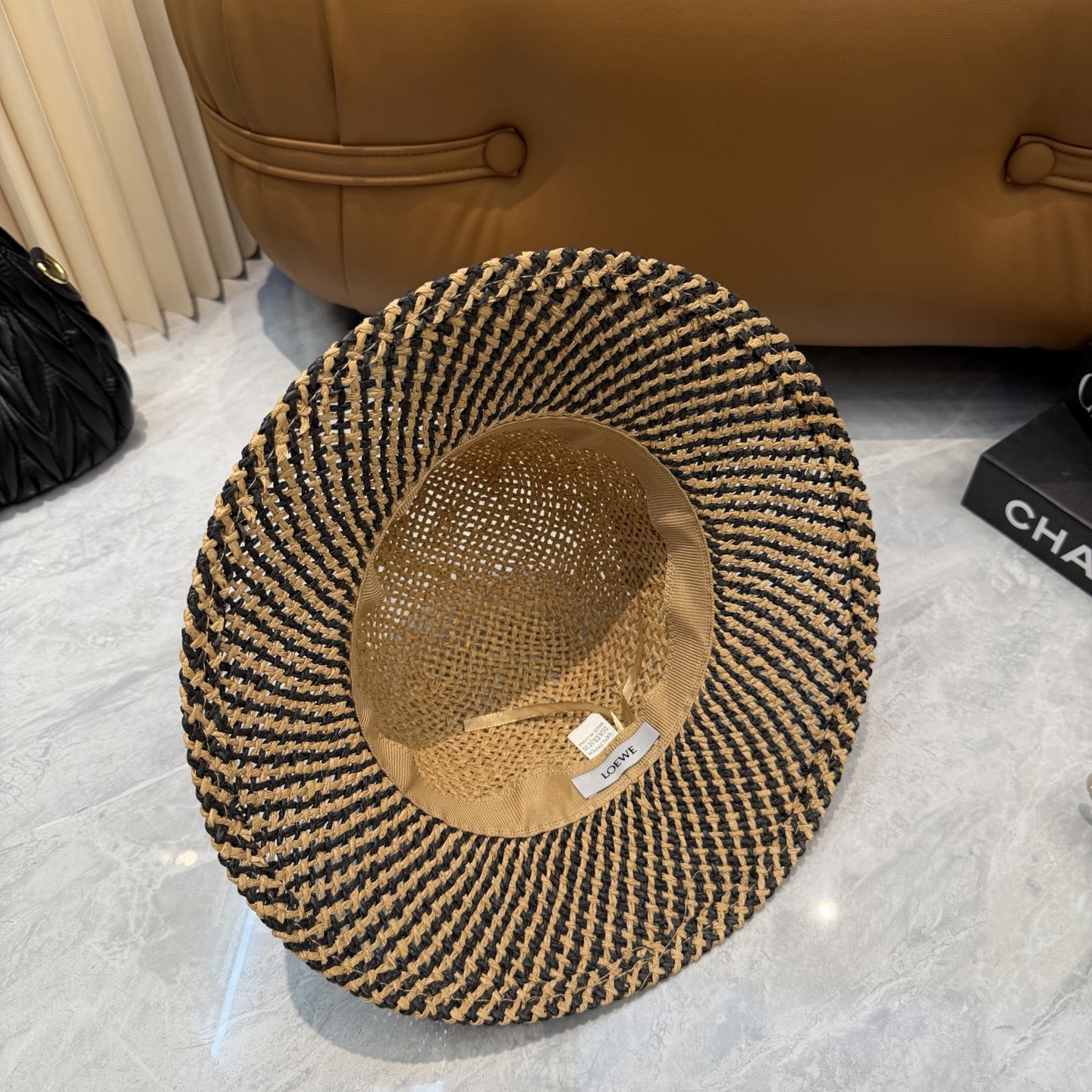 Loewe Loewe/罗意威 春夏日宽檐休闲草帽 度假logo 一顶 有品位的草帽了~出街首选 帽型超美腻夏天沙滩度假者或日常防晒