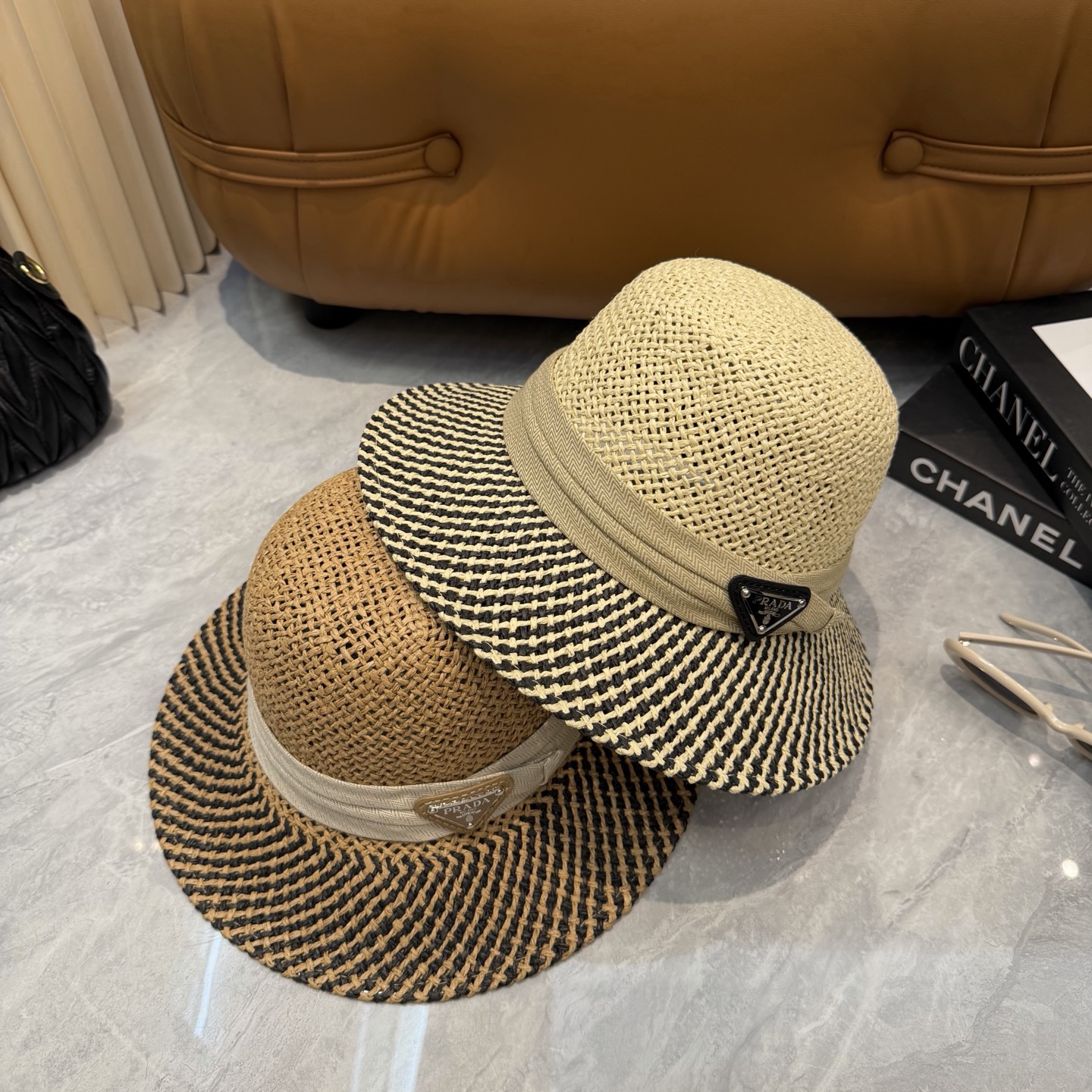 Prada 普拉达 度假logo 一顶 有品位的草帽了~出街首选 帽型超美腻夏天沙滩度假者或日常防晒，绝对时是髦刚需品