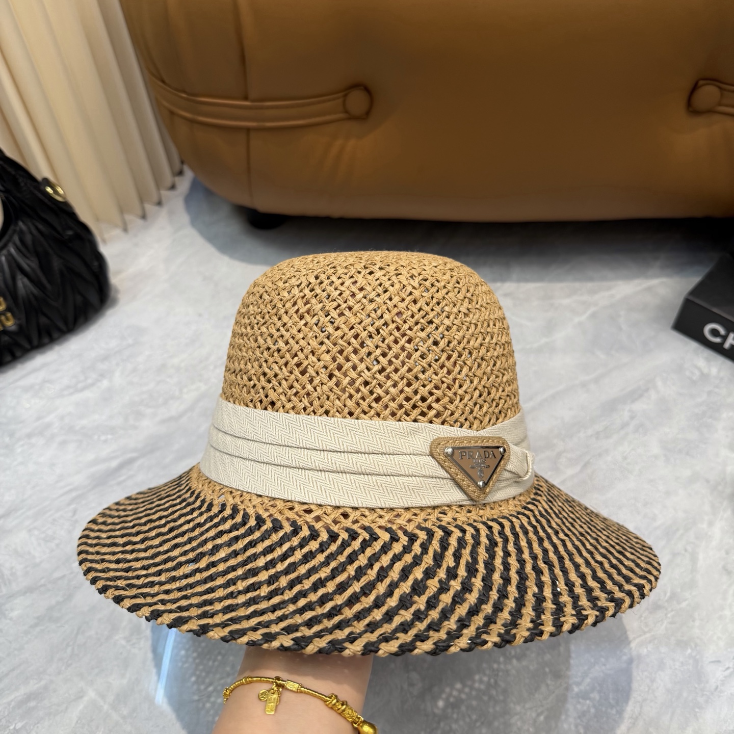 Prada 普拉达春夏日宽檐休闲草帽 度假logo 一顶 有品位的草帽了~出街首选 帽型超美腻夏天沙滩度假者或日常防晒