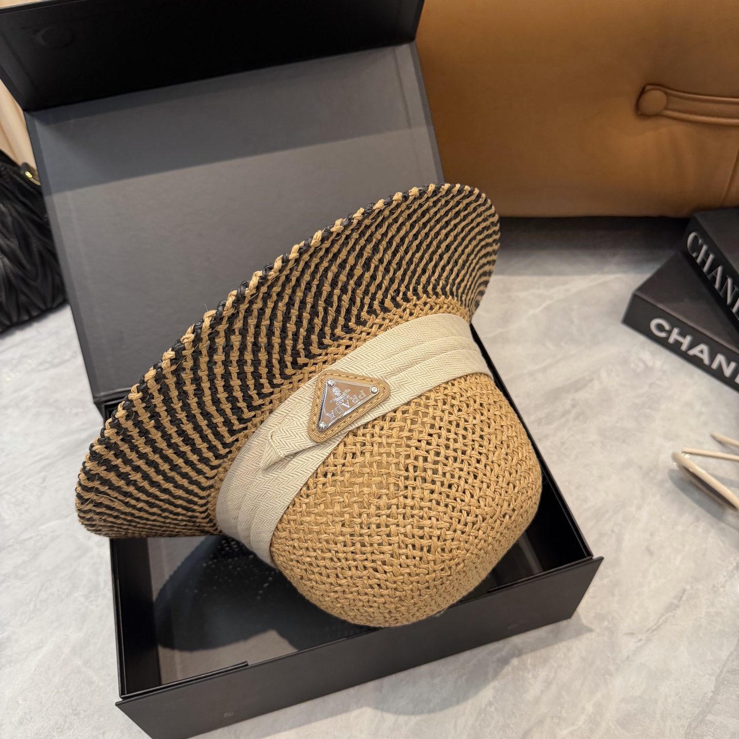 Prada 普拉达春夏日宽檐休闲草帽 度假logo 一顶 有品位的草帽了~出街首选 帽型超美腻夏天沙滩度假者或日常防晒