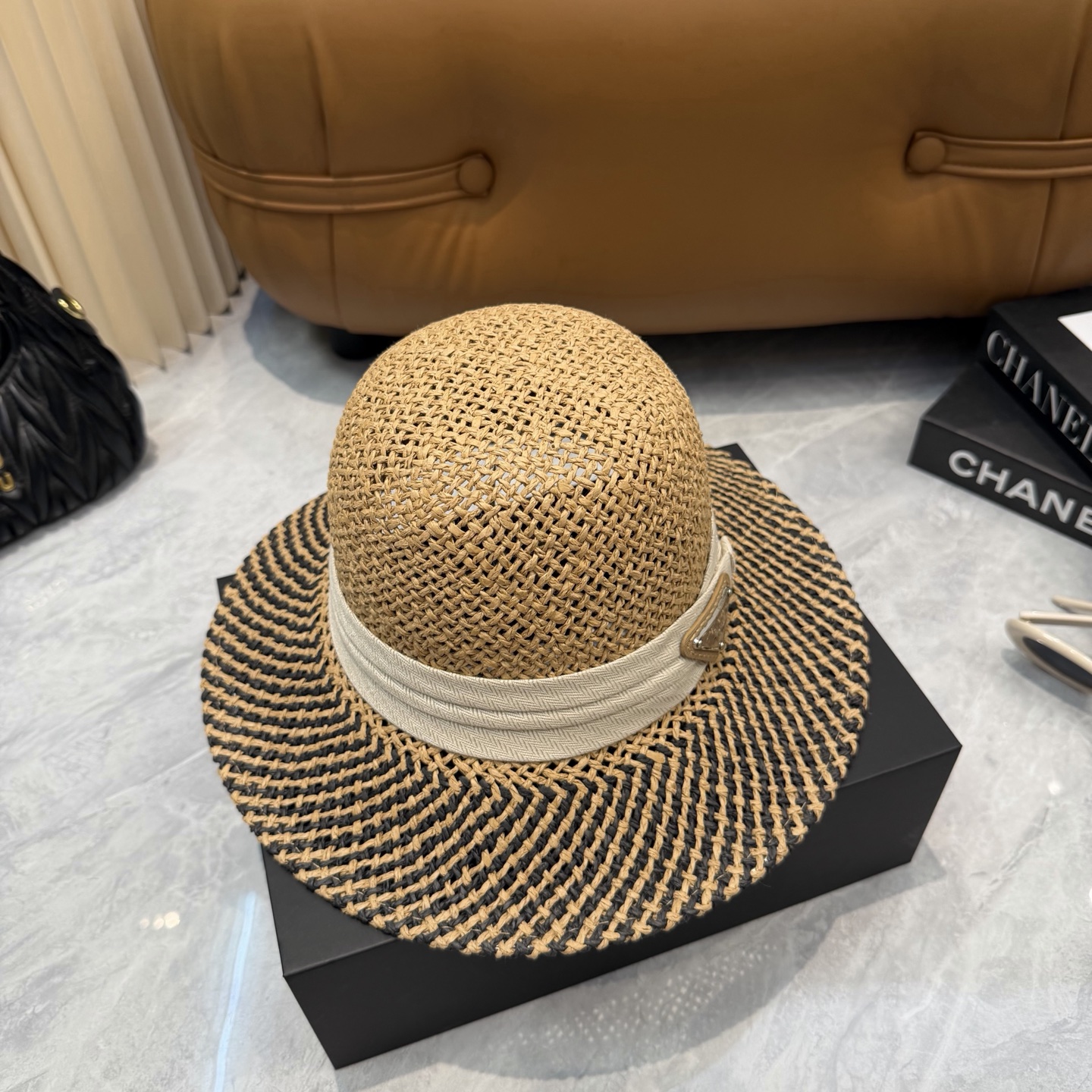 Prada 普拉达春夏日宽檐休闲草帽 度假logo 一顶 有品位的草帽了~出街首选 帽型超美腻夏天沙滩度假者或日常防晒