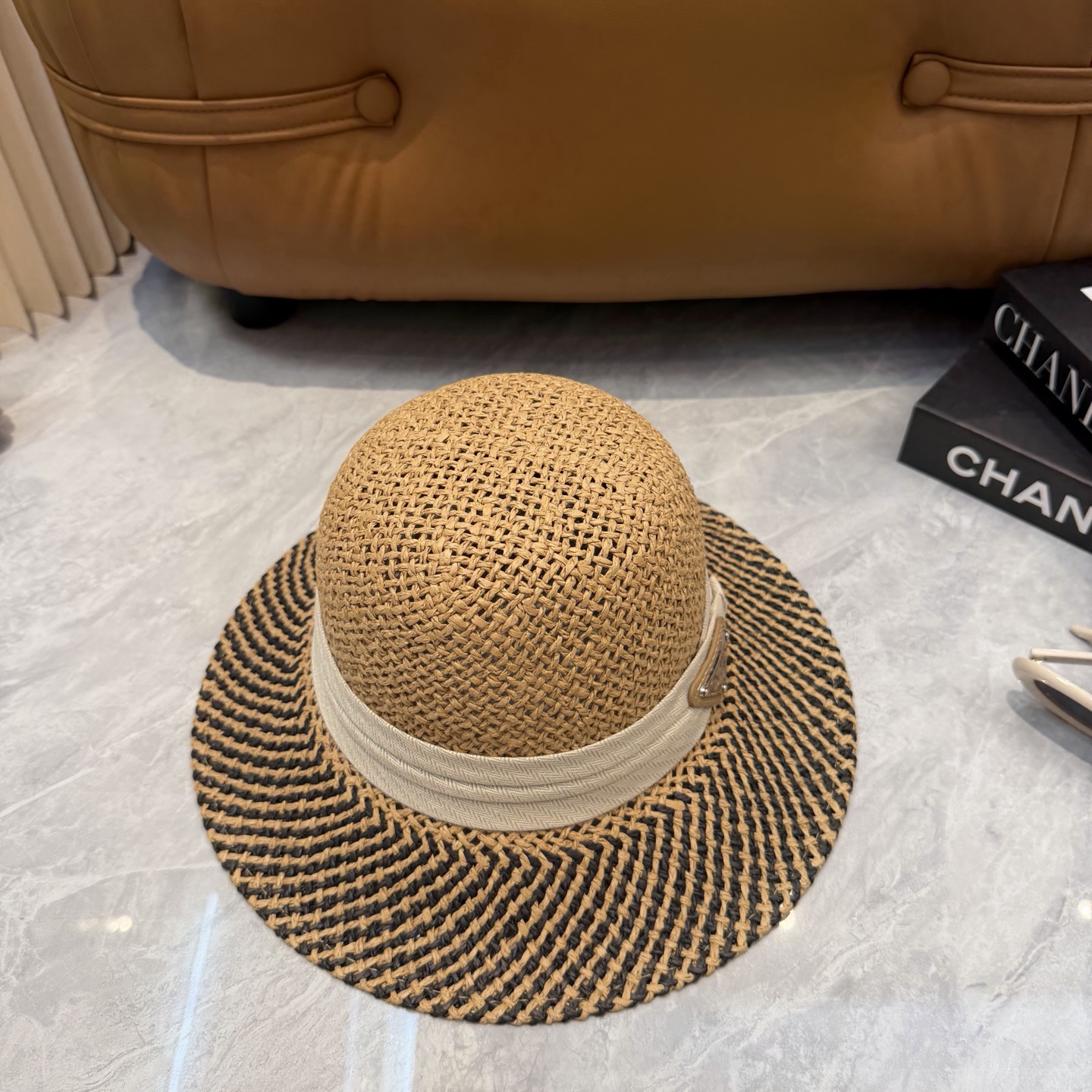 Prada 普拉达春夏日宽檐休闲草帽 度假logo 一顶 有品位的草帽了~出街首选 帽型超美腻夏天沙滩度假者或日常防晒