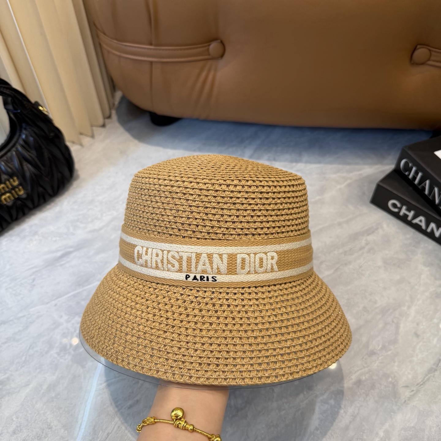 Dior 配防尘袋. 【DIOR迪奥】2026新款 织带百搭盆帽草帽，出街日常单品