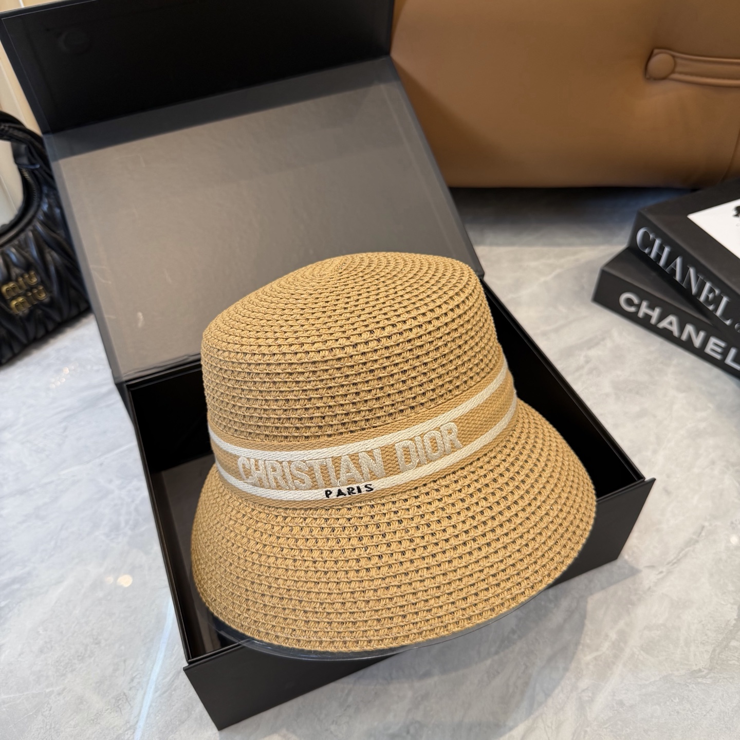 Dior 配防尘袋. 【DIOR迪奥】2026新款 织带百搭盆帽草帽，出街日常单品