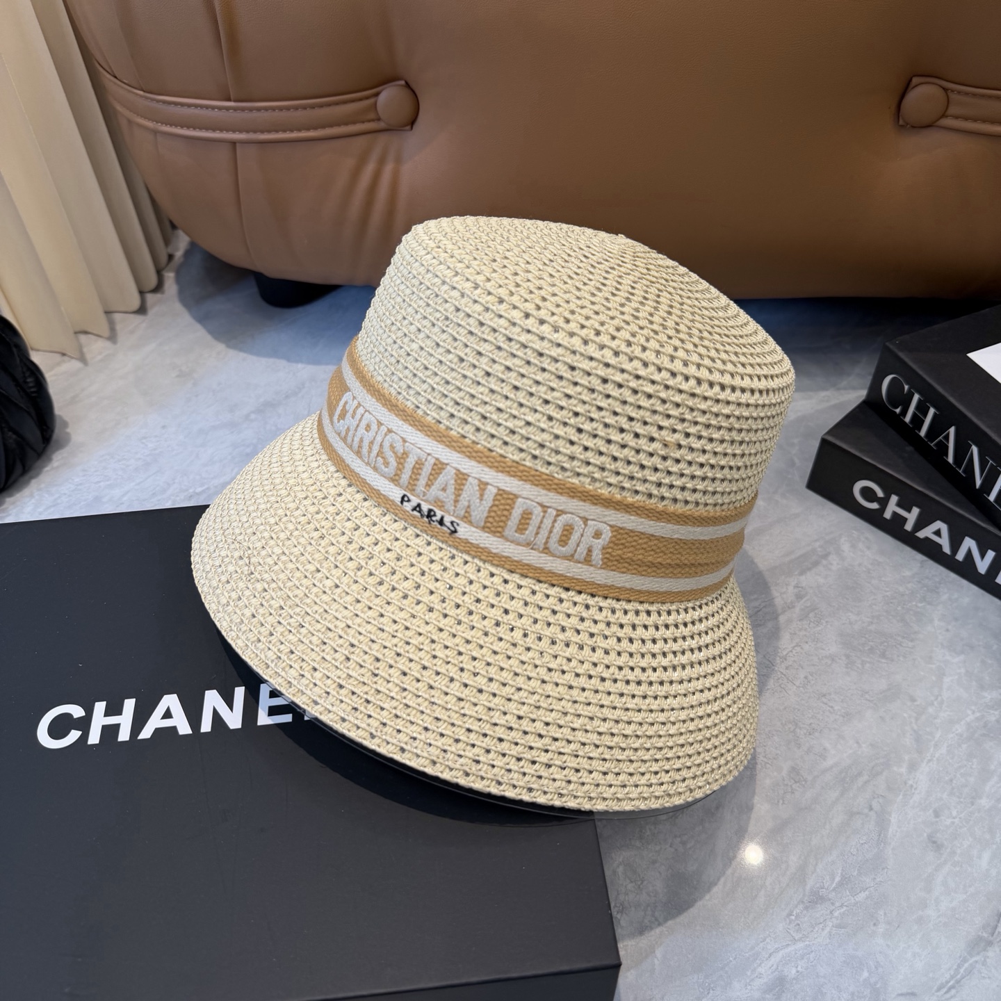 Dior 配防尘袋. 【DIOR迪奥】2026新款 织带百搭盆帽草帽，出街日常单品